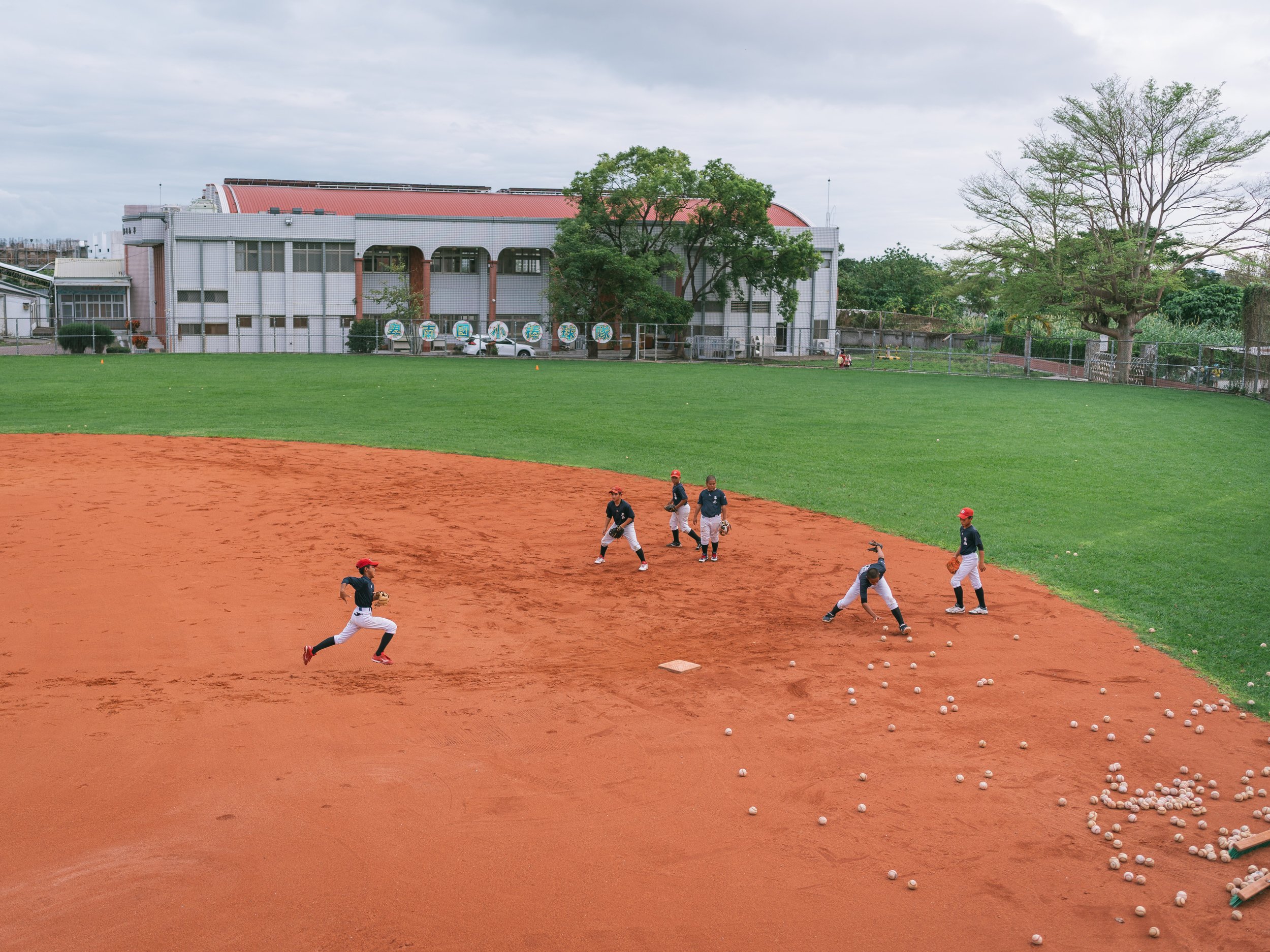 Children from Team A of Bei-Nan Elementary School are training in the afternoon.