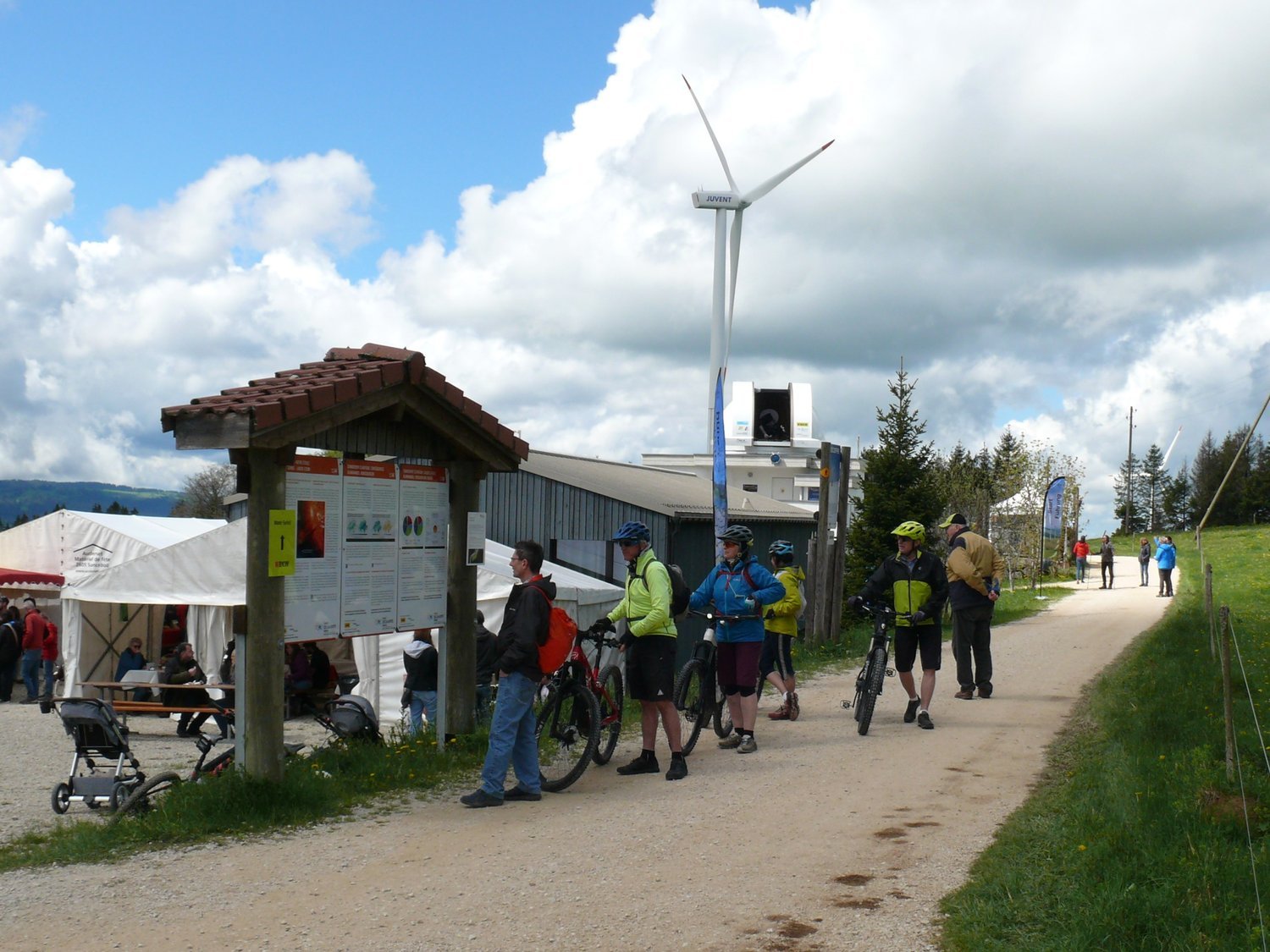 ....Journées portes ouvertes de l’EdE: présentation du projet PV-Bench..Vorstellung des PV-Bench-Projekts am Tag der offenen Tür des EdE..Presentation of the PV-Bench project at the EdE open days....