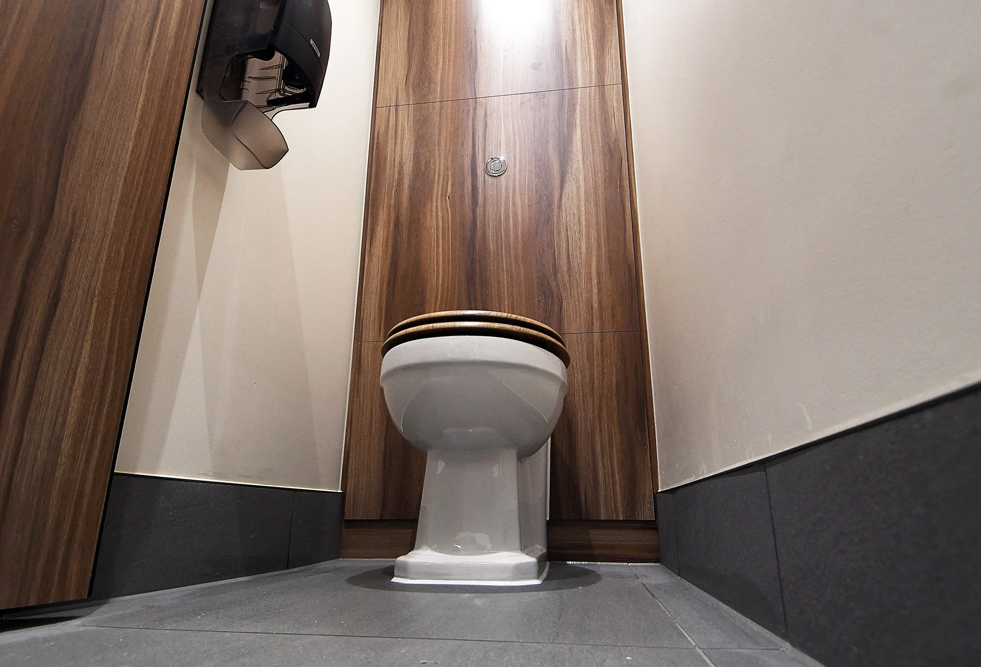 WC_Cubicles_London_washroom_Specialists .jpg