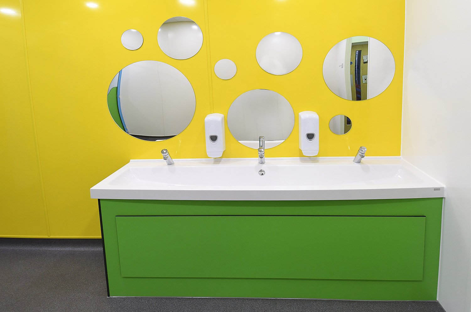 childrens-acrylic-mirrors-altro-wall-cladding.jpg