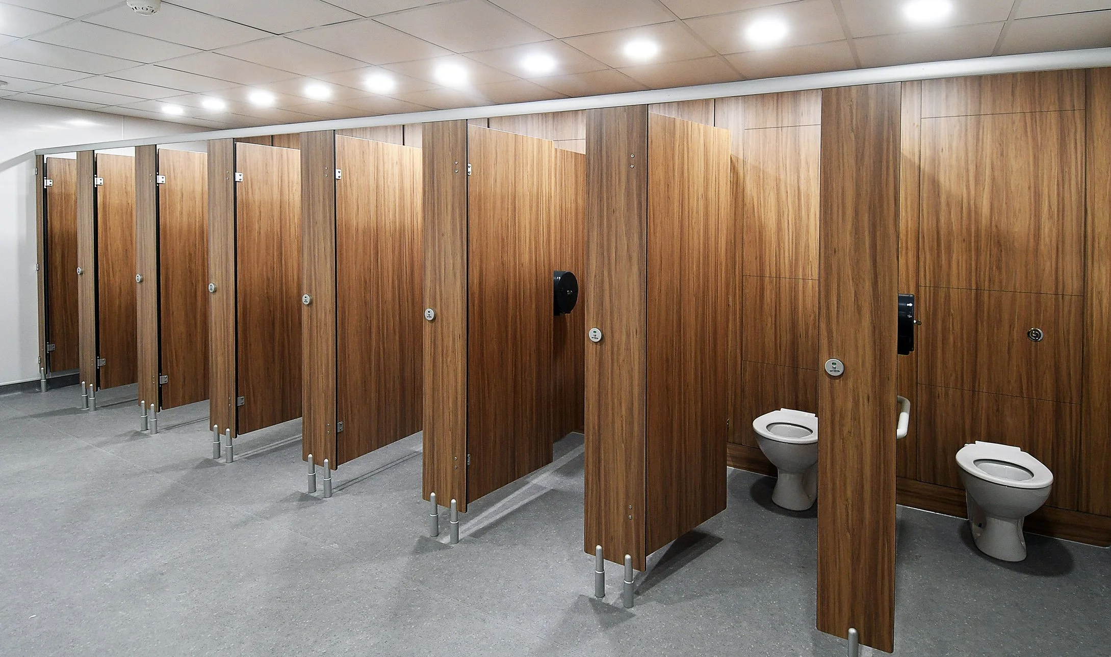 pixar-london-washroonm-design-commerical-washroom.jpg