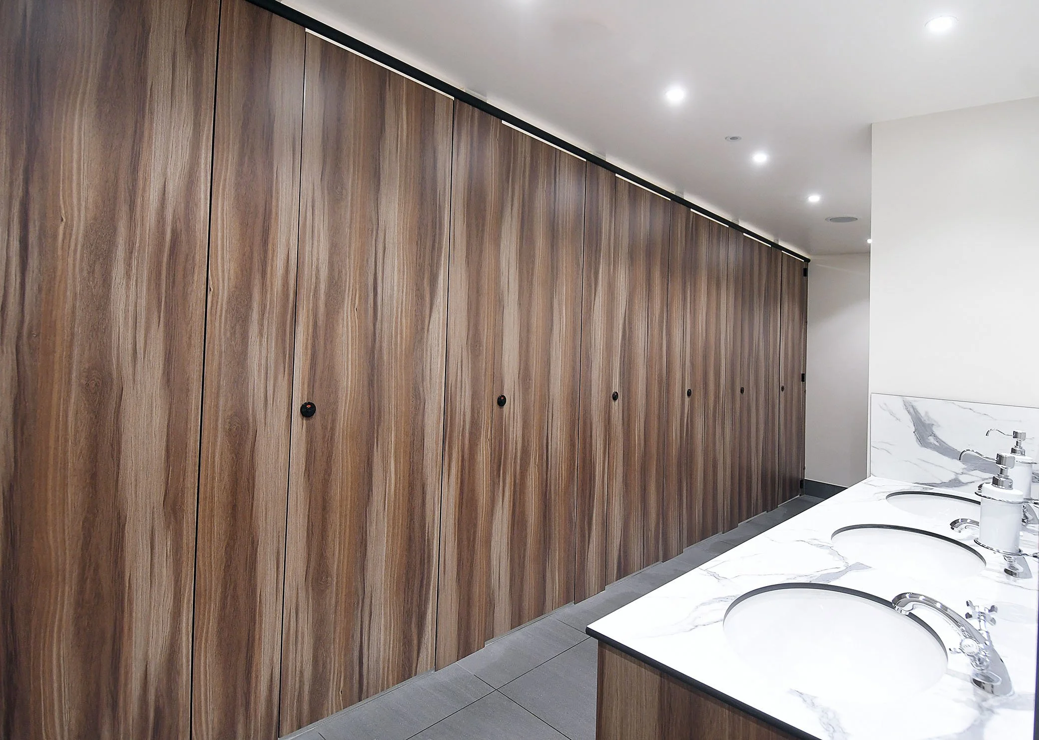 full-height-wc-cubicles.jpg