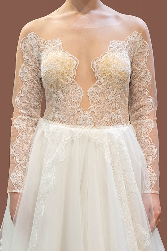 abito-sposa-outlet-maniche-lunghe-dettaglio.jpg