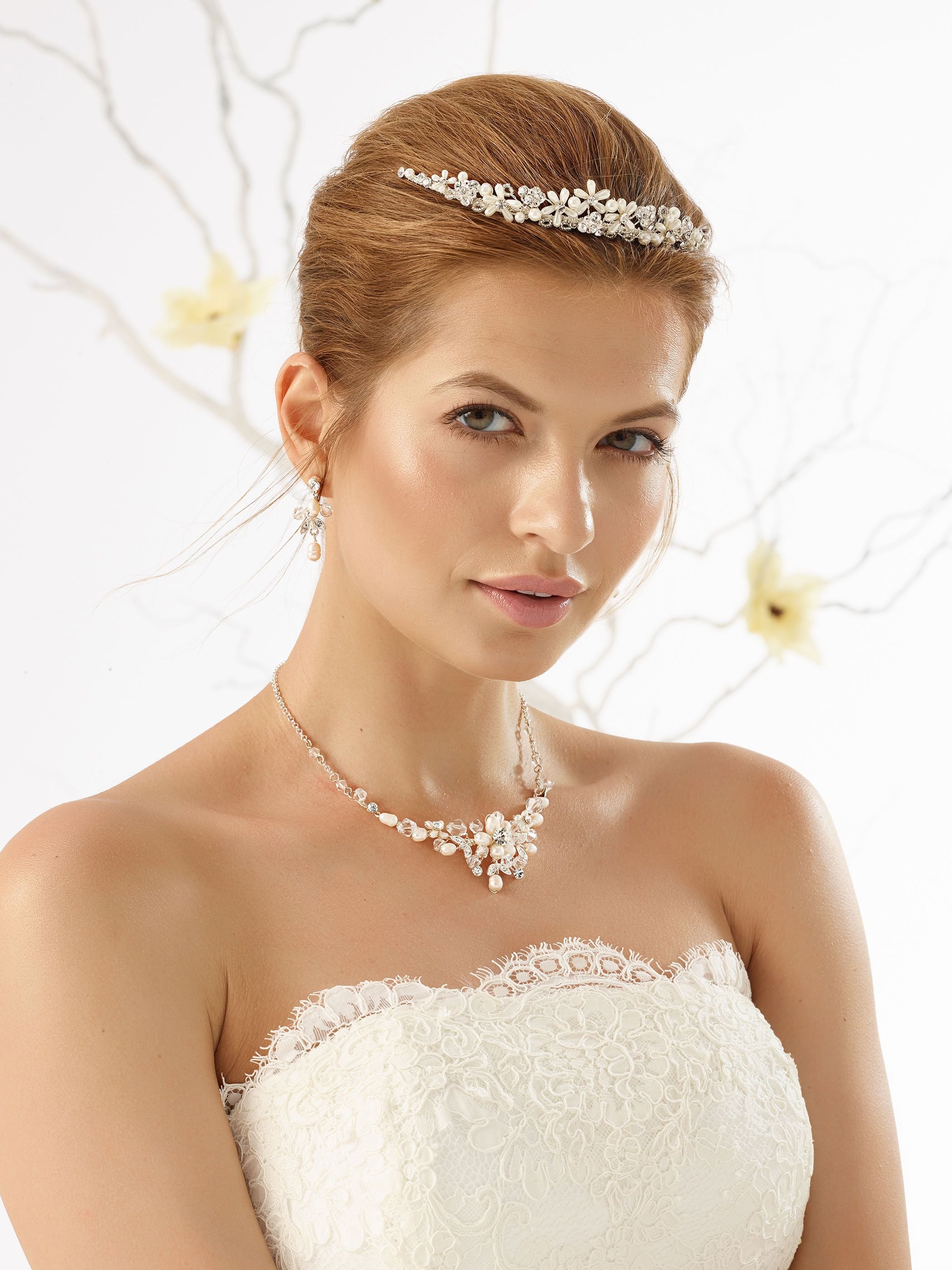 d33_conf_biancoevento_jewelry_01_6.jpg