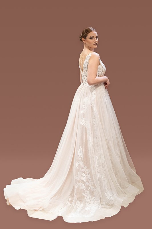 abito-sposa-outlet-ampio-ricamo-comiso-retro.jpg