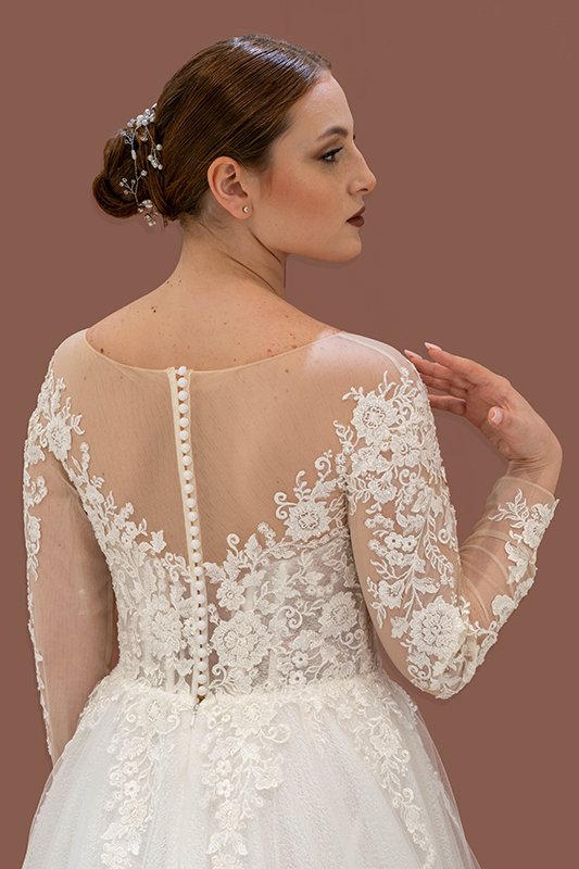 abito-sposa-outlet-allure-maniche-lunghe-schiena.jpg