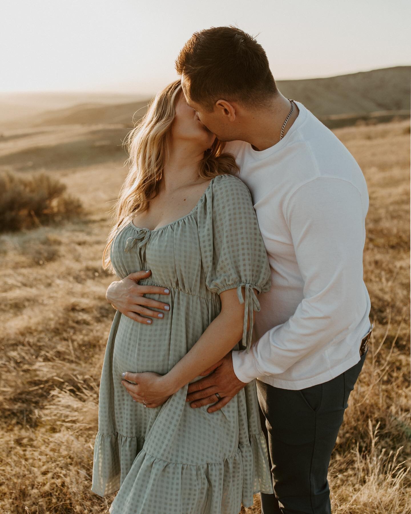 Had the sweetest maternity session on Friday with one of my favorite couples 🤍 
.
.
.
.
.
.
.
.
.
.
.
.
.
.
.
.
.
.
.
#boisematernityphotographer #boisefamilyphotographer #boiseidahoweddingphotographer #idahomaternityphotographer #maternityshoot