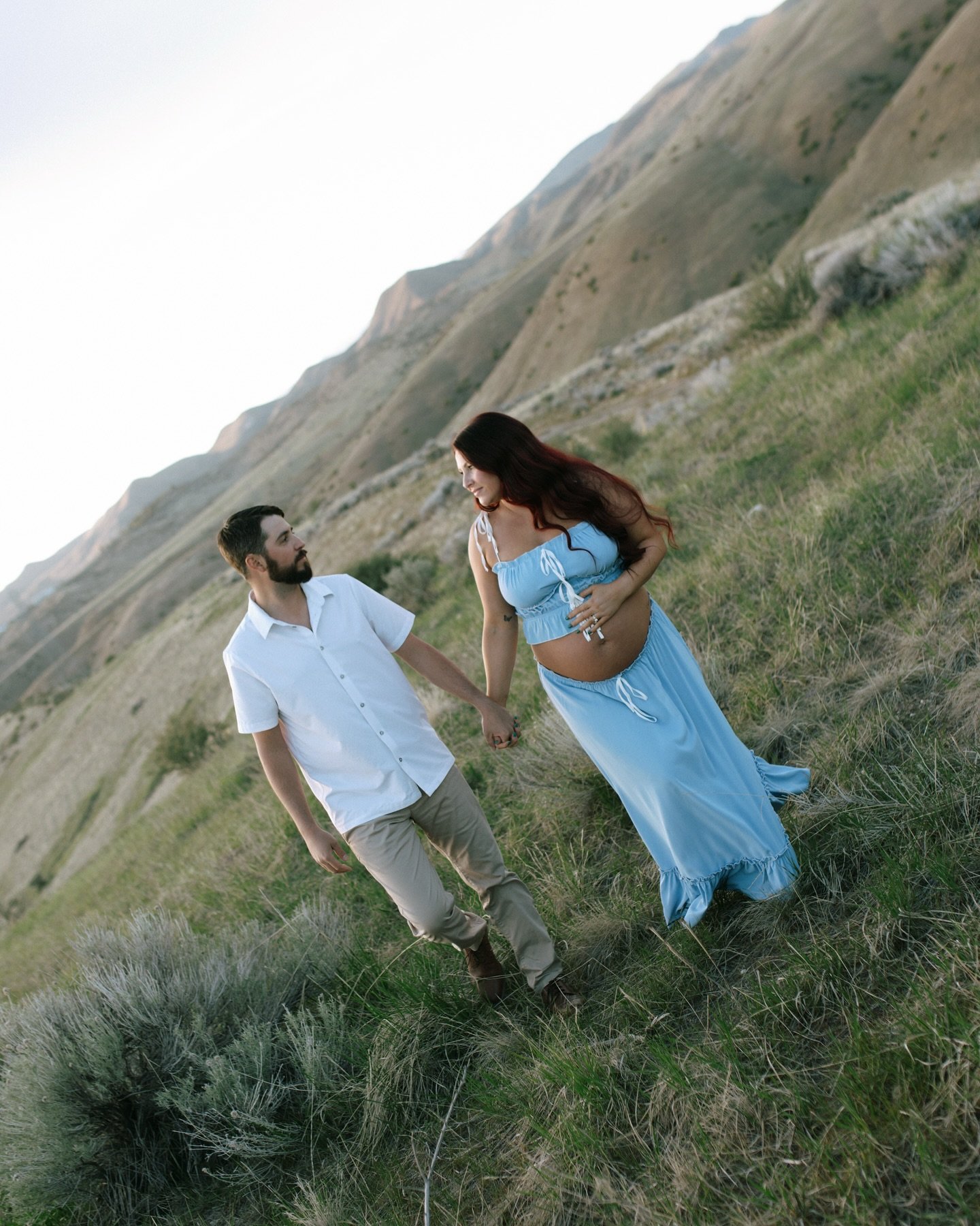 Last night with Sarah, Kristian + their baby boy 🥹🤍 
.
.
.
.
.
.
.
.
#boisematernityphotographer #boisefamilyphotographer #boiseidahophotographer #boisephotographer