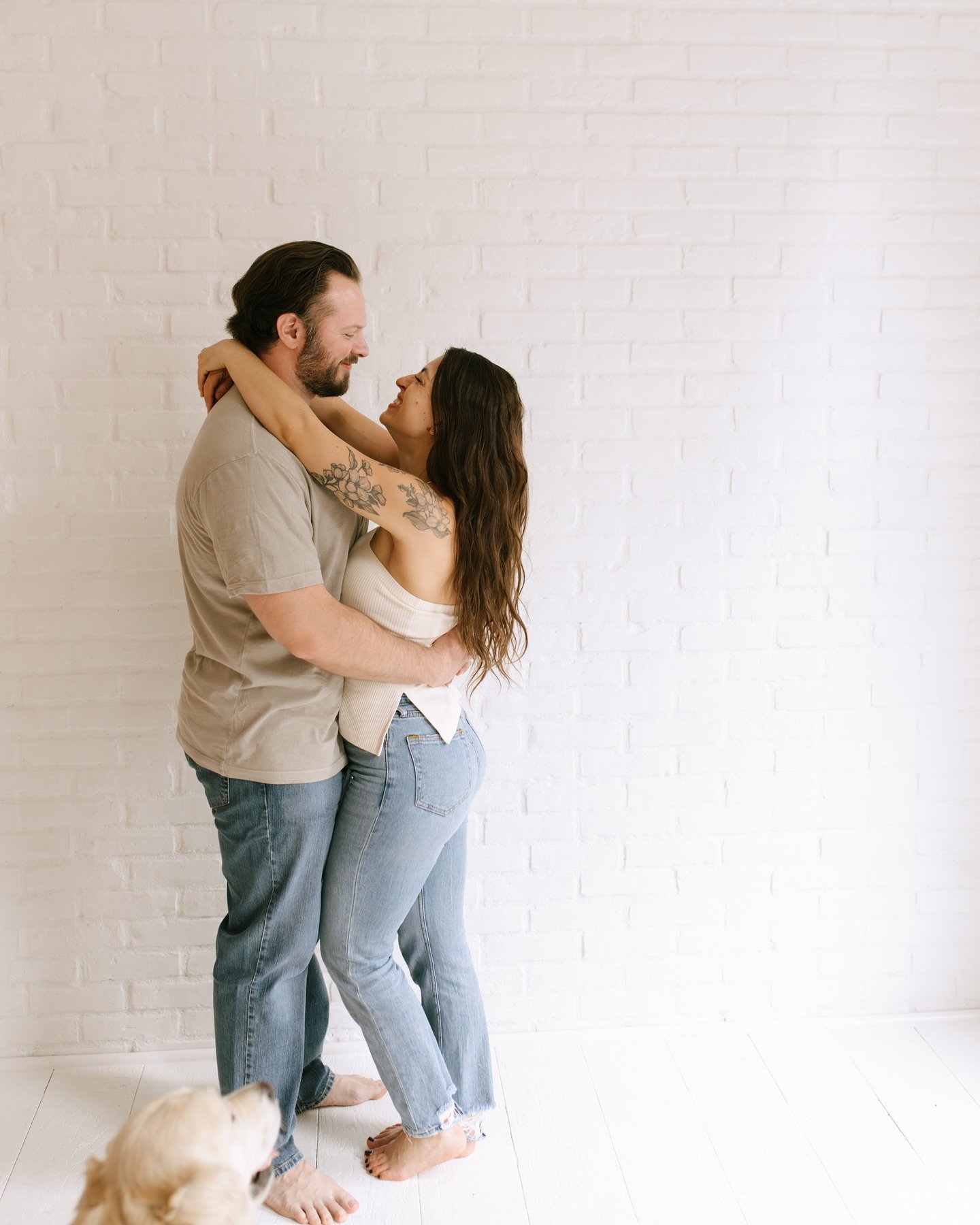 &ldquo;Can you take photos of our dogs to put in our bathroom?&rdquo; turned into the cutest family shoot for our friends last night!
.
.
.
.
.
.
.
.
#boisefamilyphotographer #boisephotographer #boisecouplesphotographer #boisestudiophotographer #bois