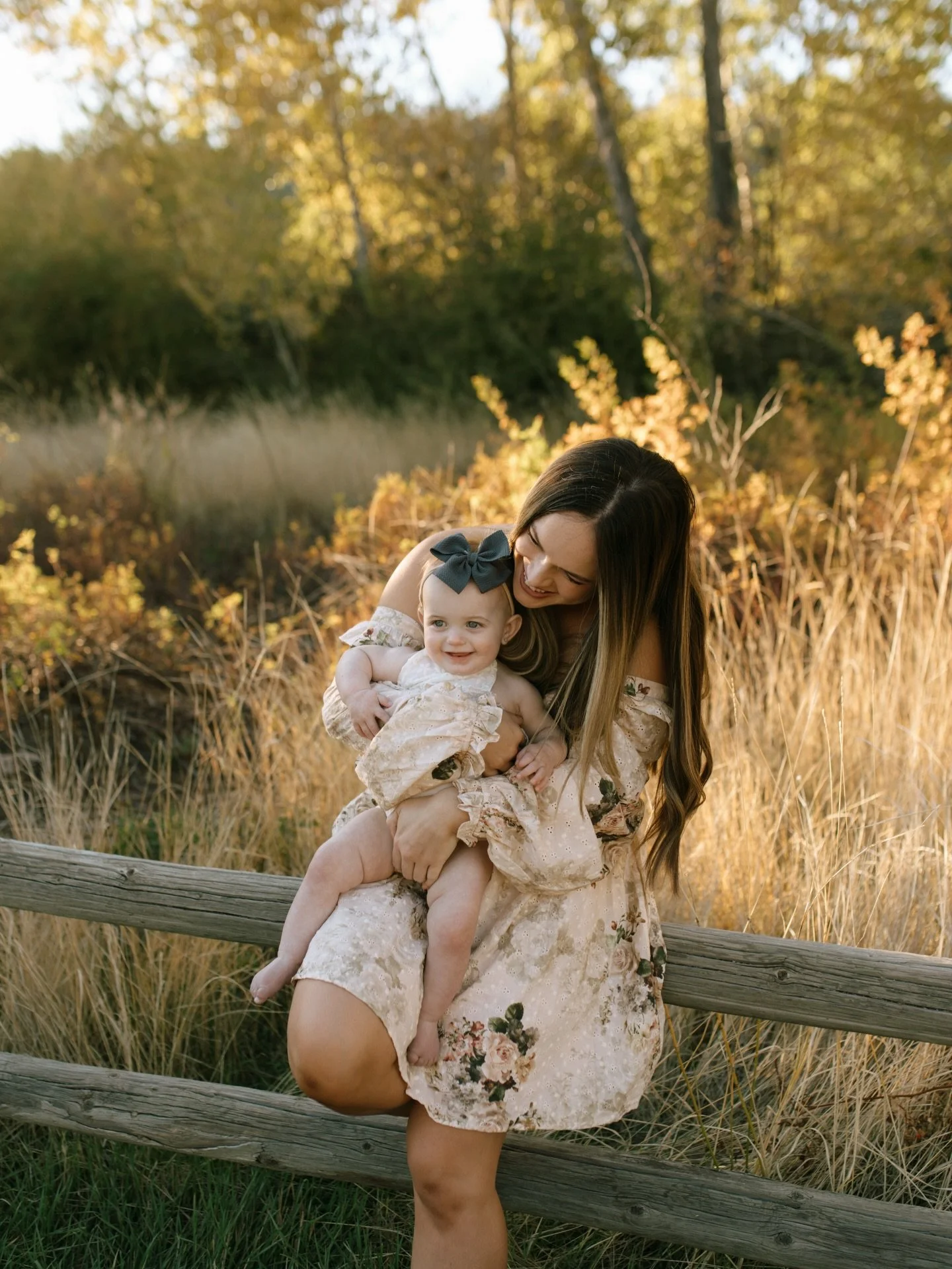 So many fall sessions to share still. Boise really showed off this year 👏🏻 
.
.
.
.
.
.
.
.
.
#boisefamilyphotographer #boiseweddingphotographer #boisephotographer