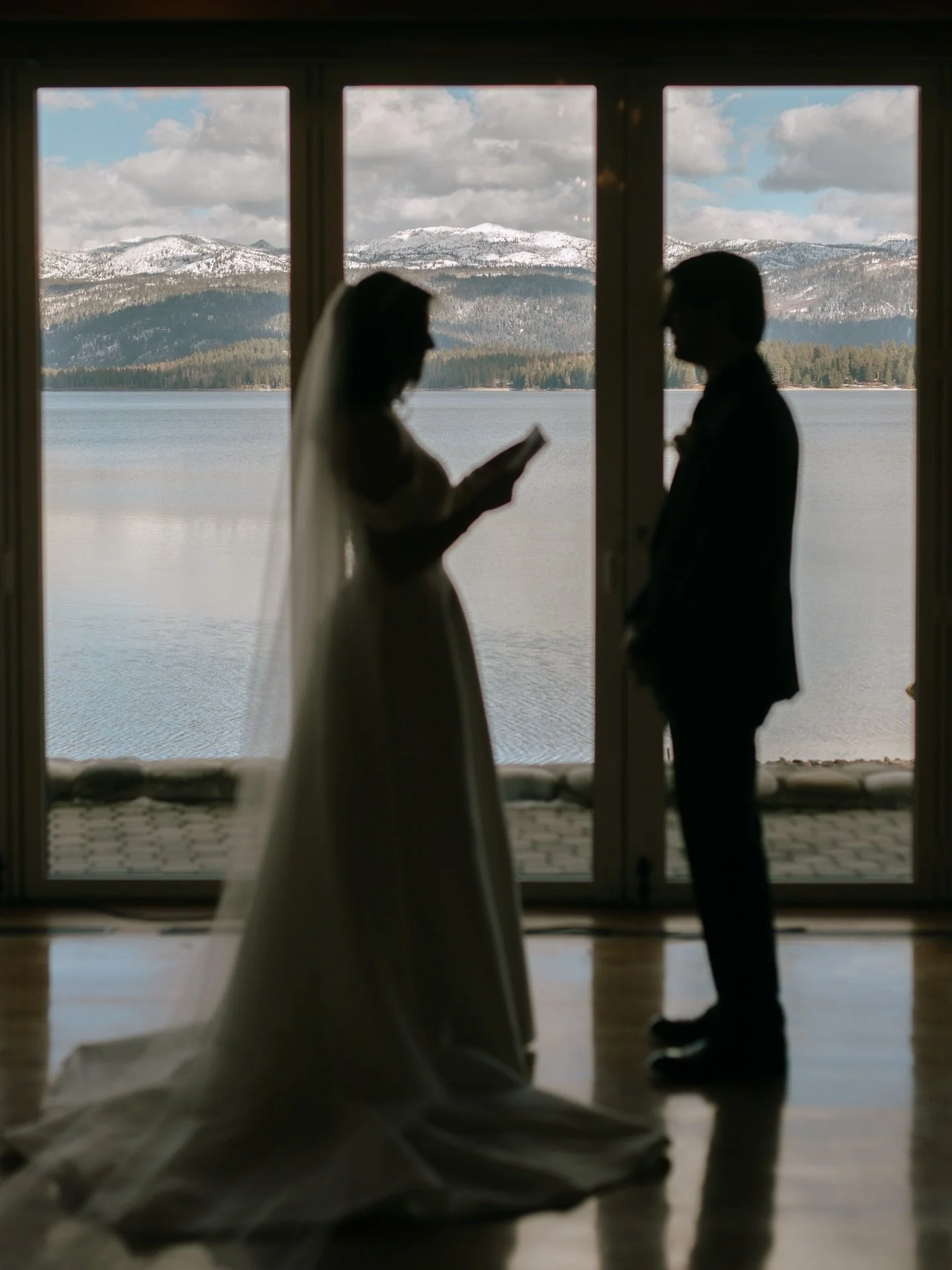 Details at @shorelodge 🖤 ❄️ 
.
.
.
.
.
.
.
.
#boiseweddingphotographer #mccallweddingphotographer #boisephotographer