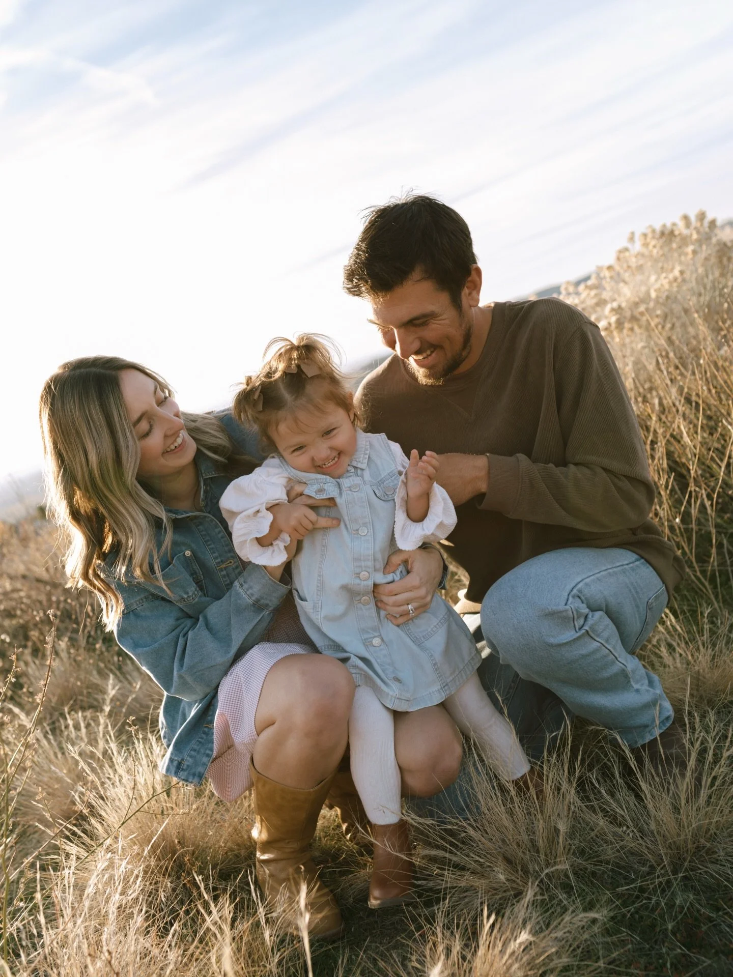 Cutie fam shoot from the fall ❤️ 
.
.
.
.
.
.
.
.
.
.
#boisefamilyphotographer #boisematernityphotographer #boiseidahophotographer
