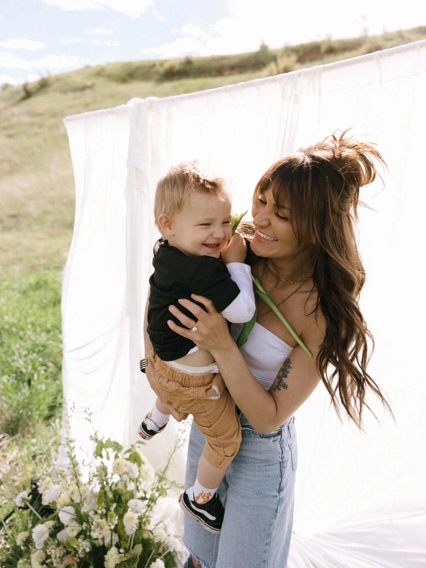 Aida + Luca 🤍🥹 still obsessing over these Mother&rsquo;s Day mini&rsquo;s! 
.
.
.
.
.
.
.
.
#boisefamilyphotographer #boisephotographer #boiseidahophotographer