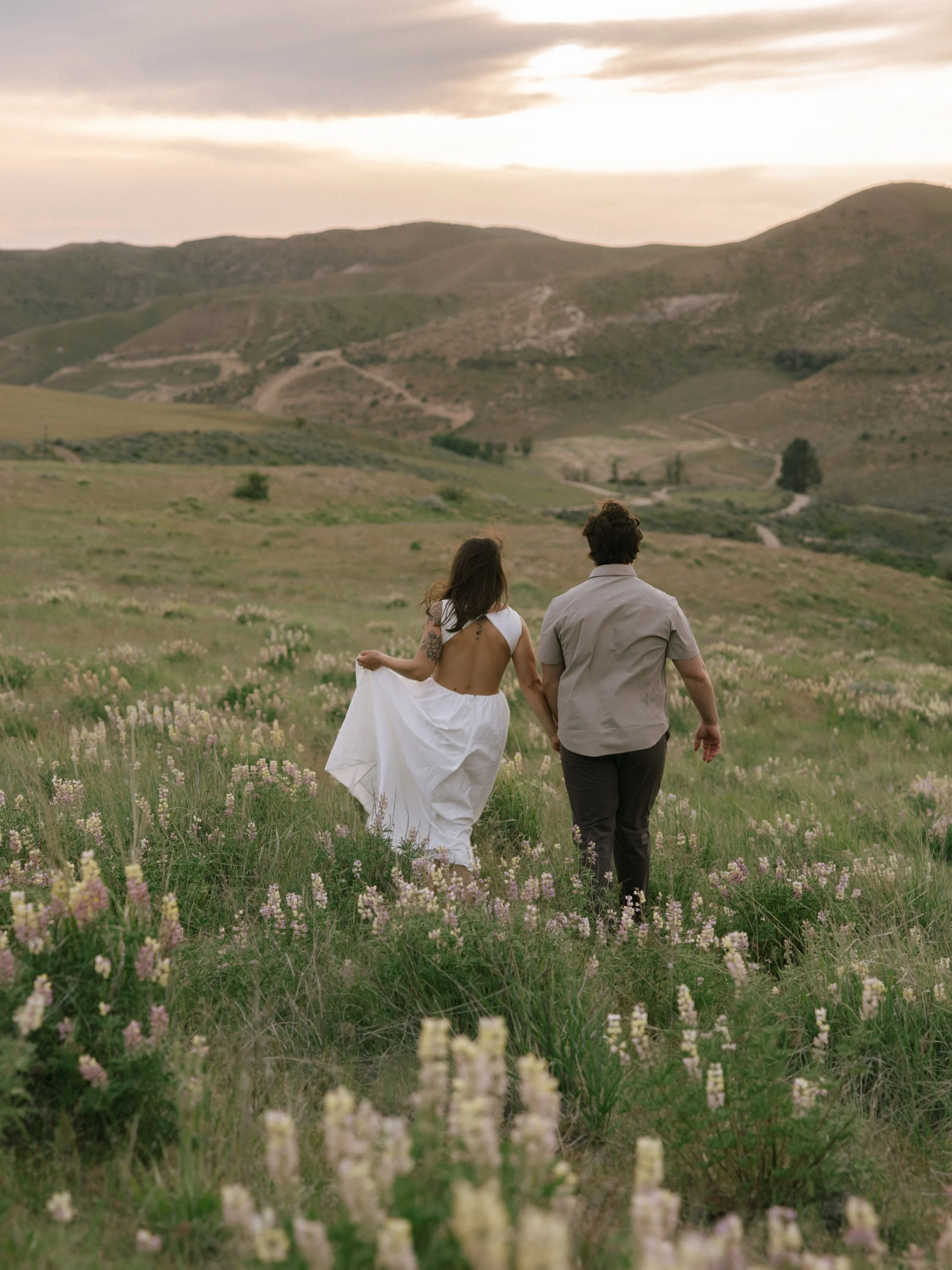 Spring really showed off for this one ✨ 

#boiseengagementphotographer #boiseweddingphotographer #boiseidahophotographer