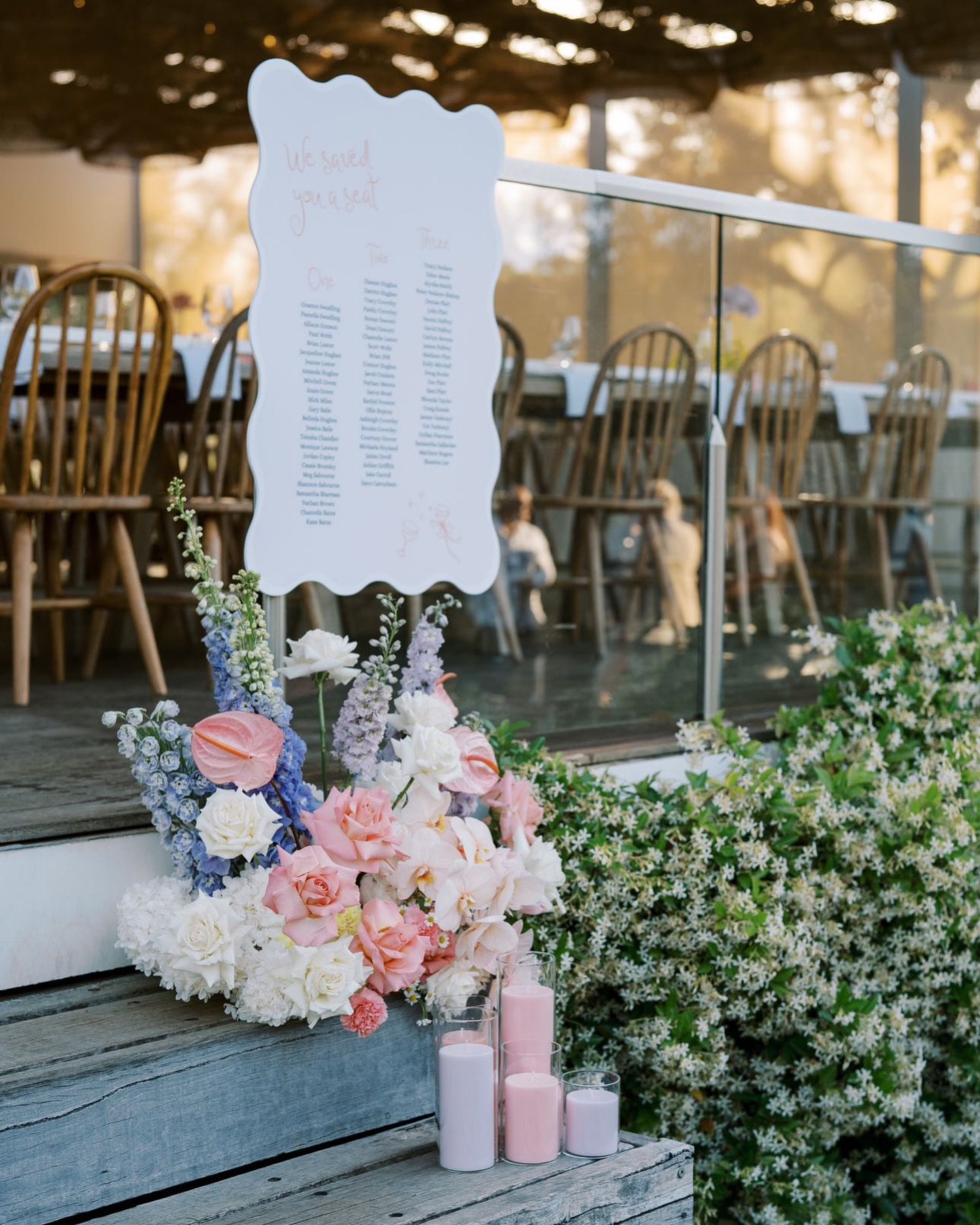 Neutral tones may be my go-to, but there&rsquo;s something show stopping about a vibrant pop of colour✨🌈 Seating signage for Ebony &amp; Shannon 🥂 

Wedding flowers @frankieandevedesigns 
Photographer @ameliaclairephoto 
.
.
.
#perthweddingstatione