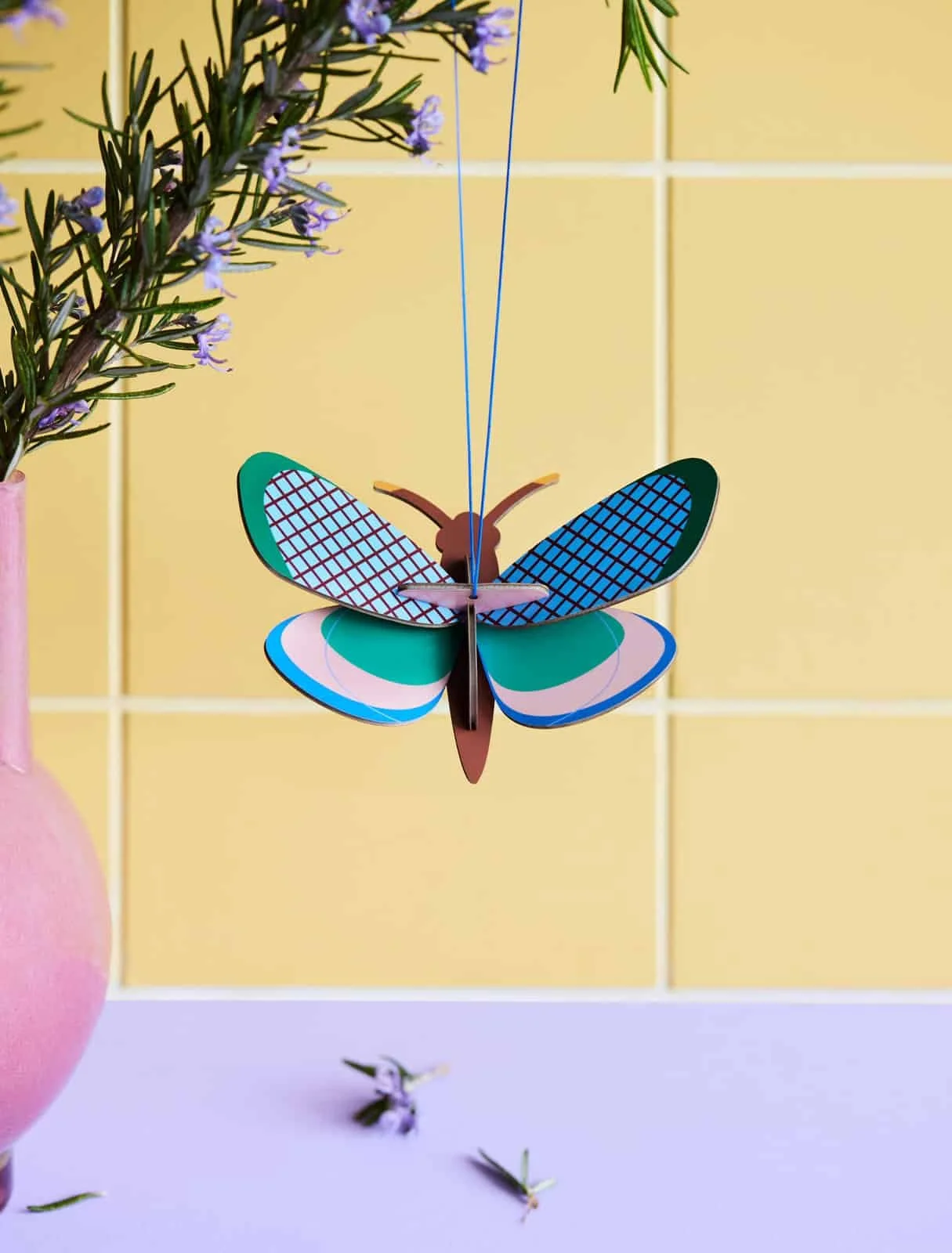 GRID-BUTTERFLY_ORNAMENT-FESTIVE-PLAY-LUCKY-CHARM_WEBSITE_AMBIENT_PICTURE.jpg