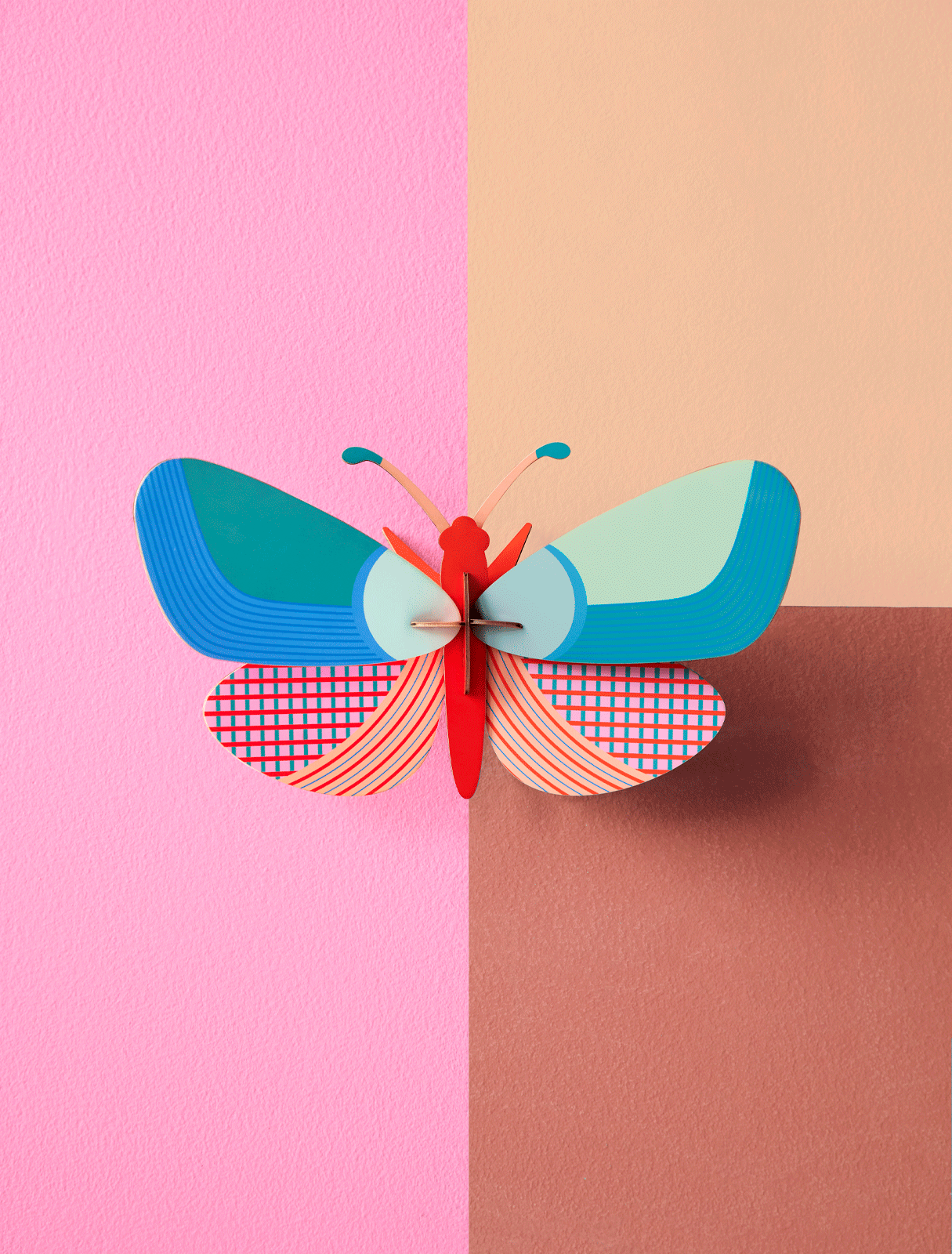 LILY-BUTTERFLY_WEBSITE-AMBIENT.gif