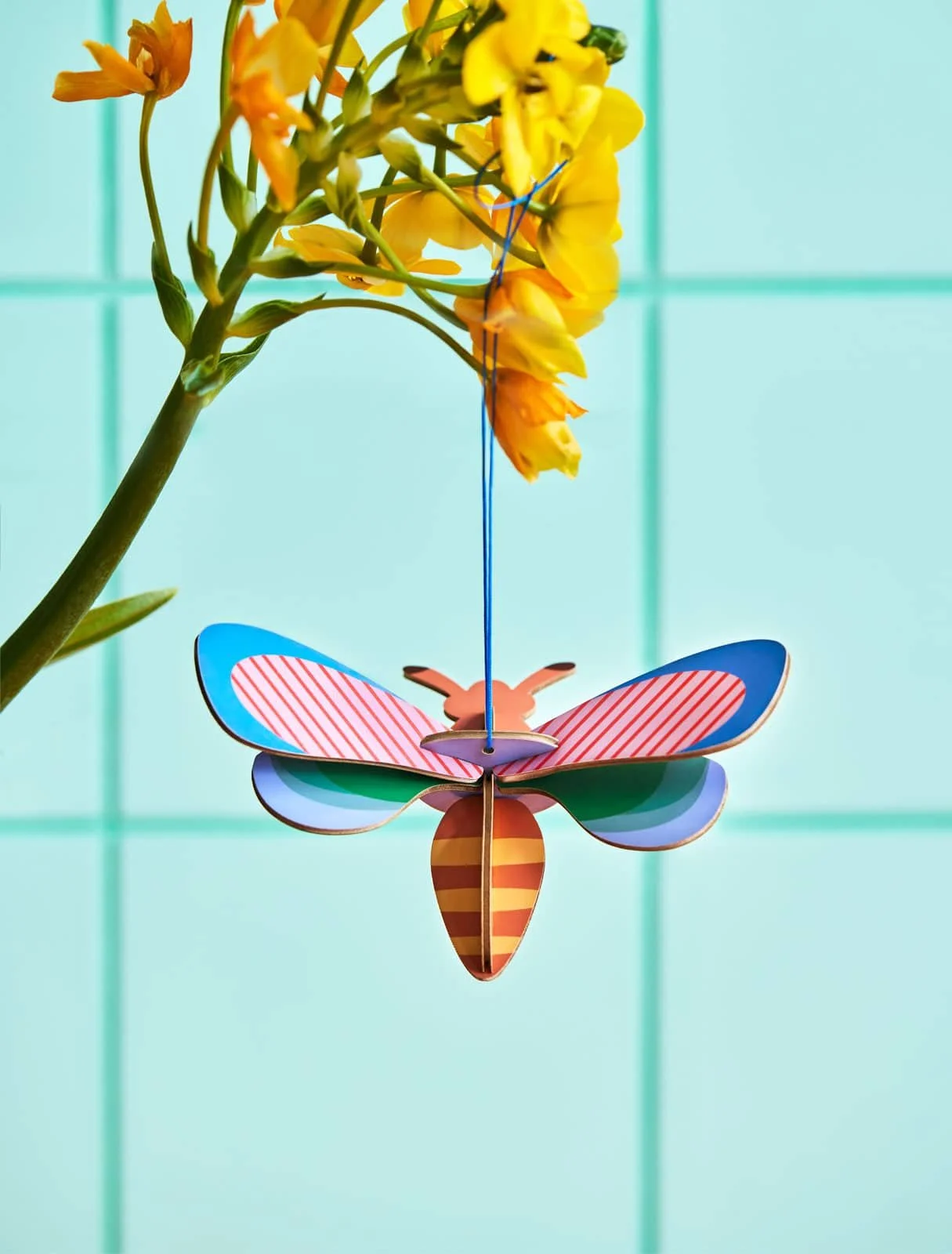 HONEY-BEE_ORNAMENT-FESTIVE-PLAY-LUCKY-CHARM_WEBSITE_AMBIENT_PICTURE.jpg