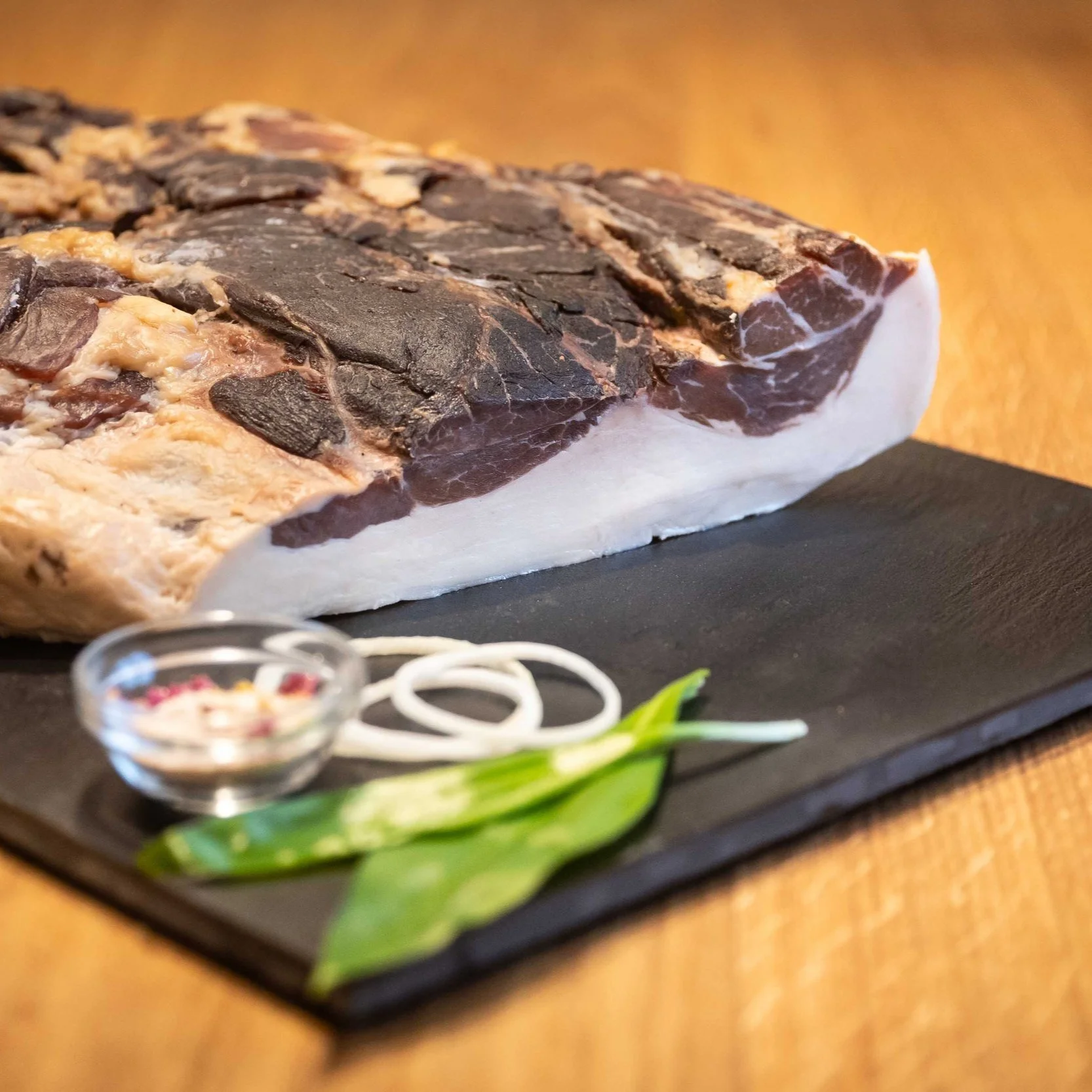 Mangalitza_Schinkenspeck_Schlossgut+Gundersdorf_14032025.jpg