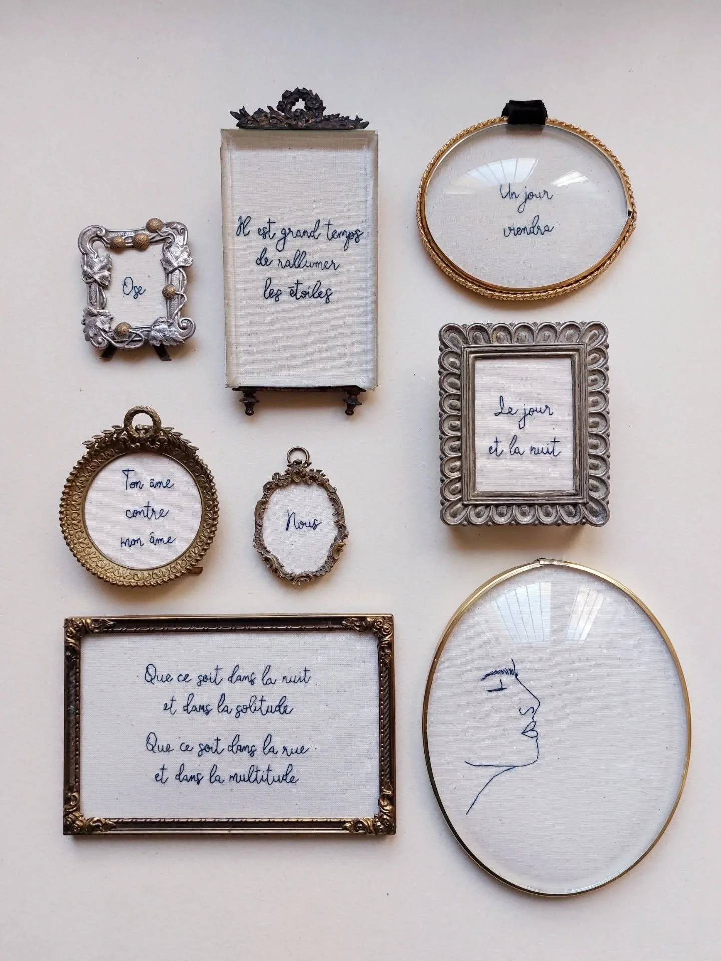 Ces vieilleries sont disponibles sur mon e.shop.
Elles sont vieilles mais elles sont belles, car 9n peut &ecirc;tre les deux !
Sur cette note philosophique, Douce soir&eacute;e !
.
#cadresanciens #fairedubeauaveclancien #broderieminimaliste