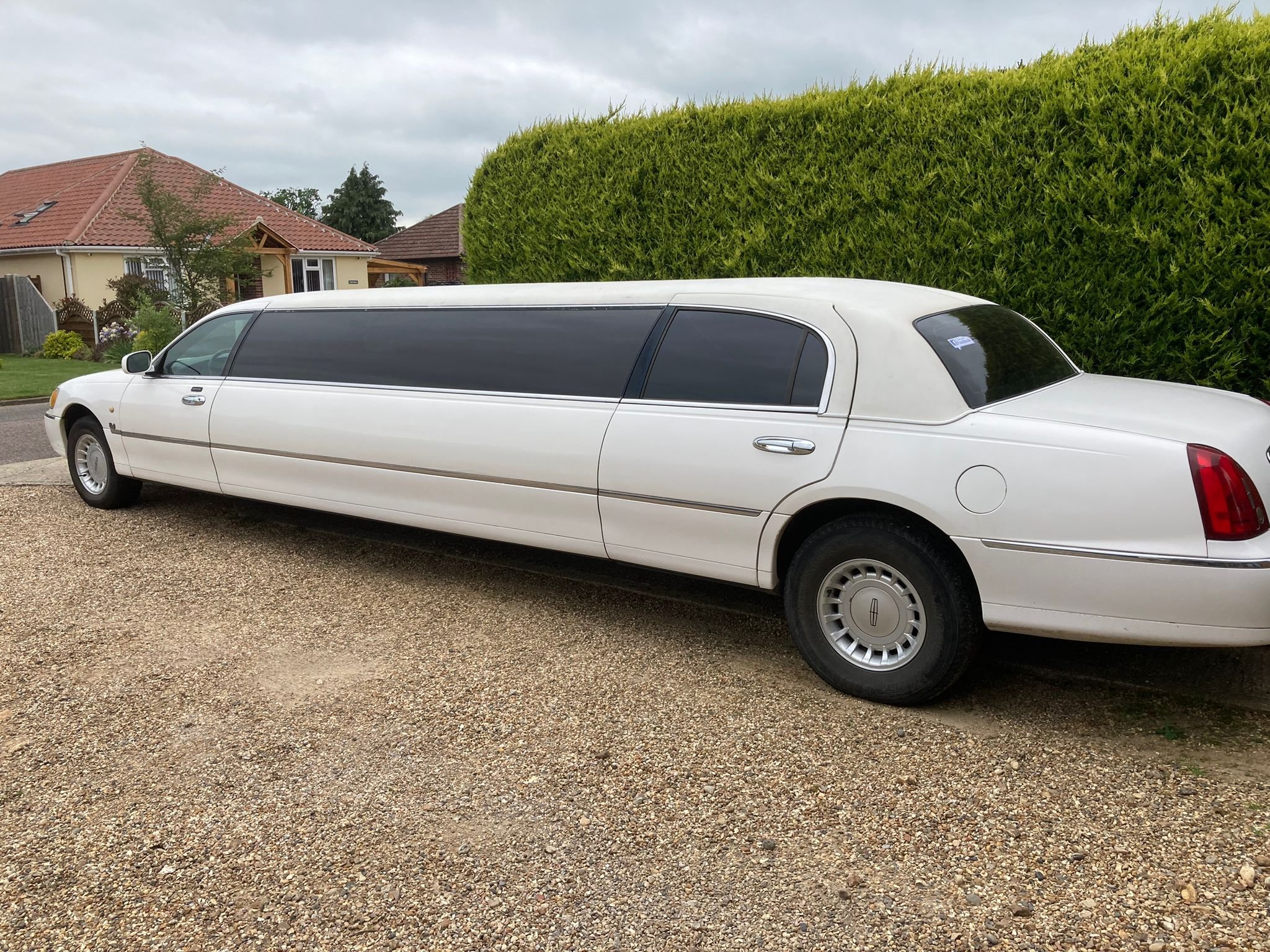 limo limousine hire essex suffolk london