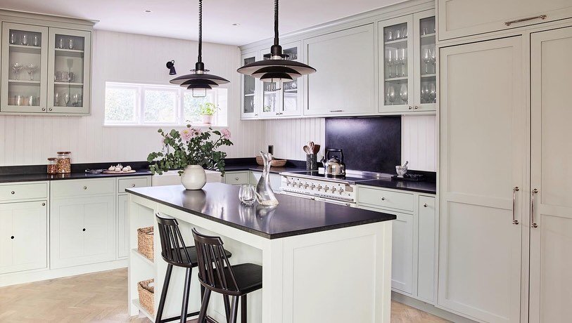 ✨After and Before✨This former library had many design challenges to overcome before it became my kitchen🙃 As you can see from the before photos it was a dark space with lots of brown joinery, false wooden beams and uneven walls. After the walls were