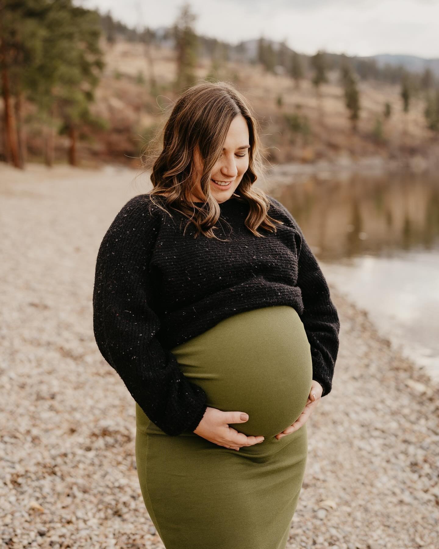 Happy Monday ✨

I didn&rsquo;t get a chance to share these before baby boy made his speedy and early arrival. So grateful to @cassileigh_photography for capturing our final moments of this rainbow pregnancy.

I&rsquo;m so glad Mason is earth side, bu