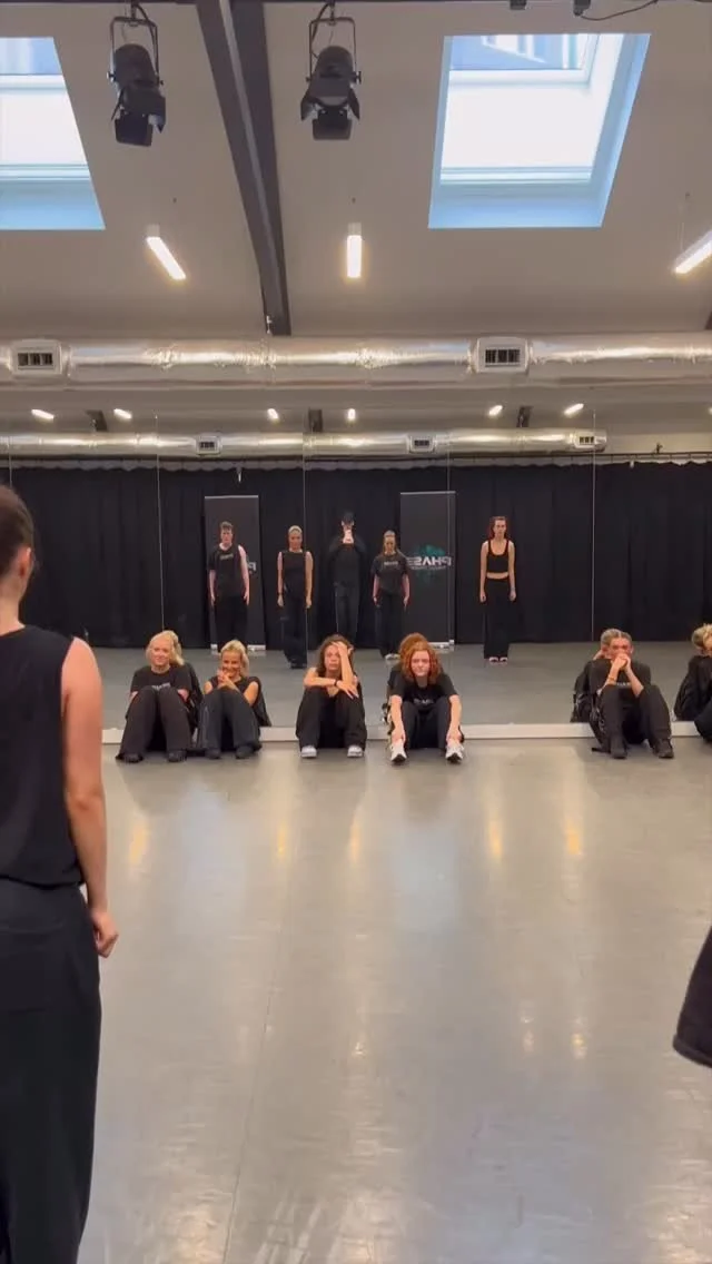 We’re still not over this class! @mattiatuzzolino bringing all the full out vibes to our London company 🔥🚀💥
🧠 Choreography/ Teacher | @mattiatuzzolino
🎶’Scream’ | @michaeljackson @janetjackson
#phasetrainingcompany #phaseb