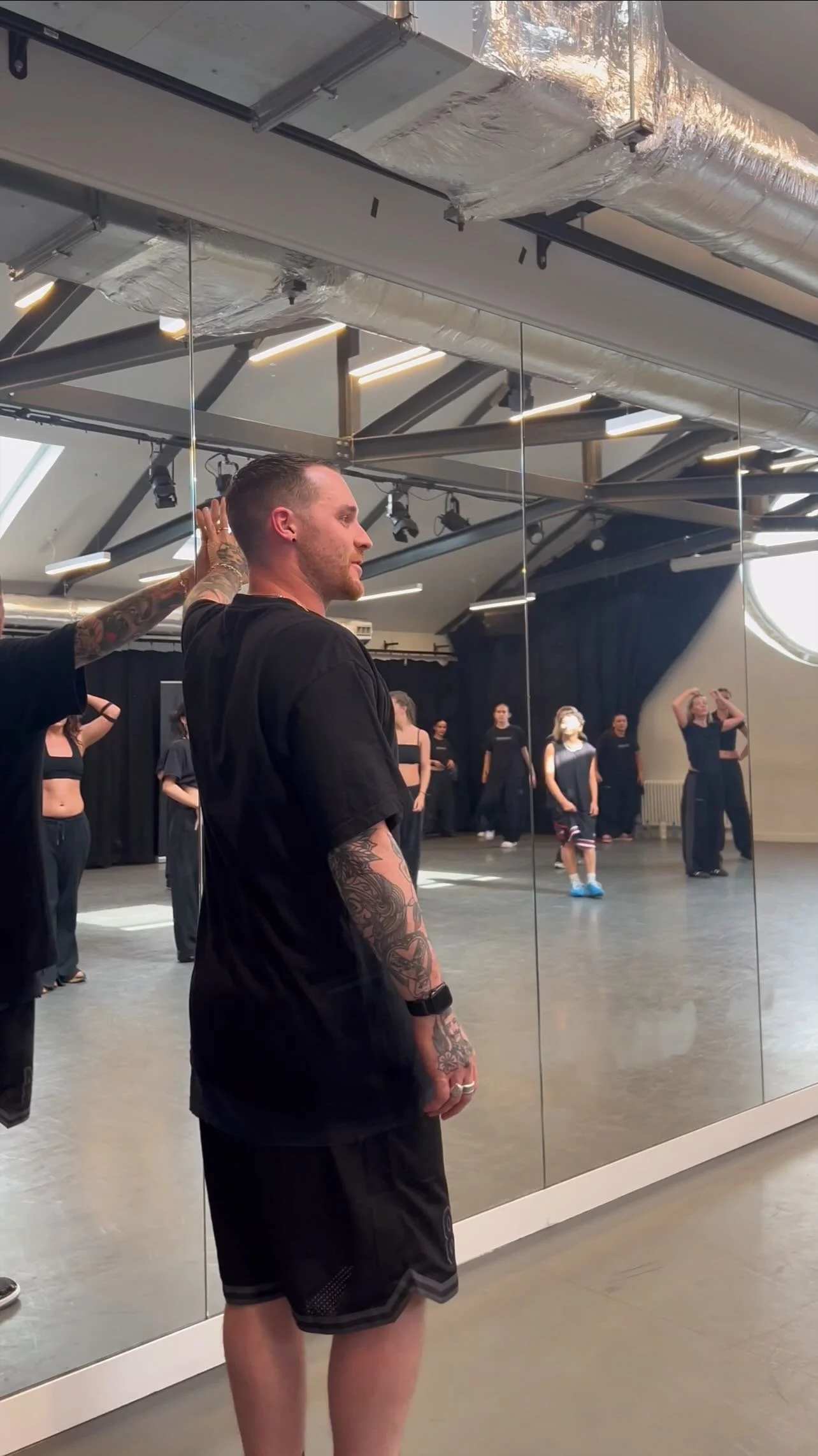 🪞Dancers! The mirror is there to guide you, not trap you. Don’t get so caught up in perfection that you lose the feeling of dancing 🙌
#phasetrainingcompany #phasebyjoshwharmby