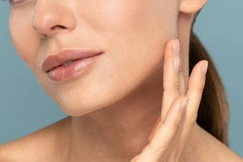 JAWLINE definition collagen stimulation and lifting