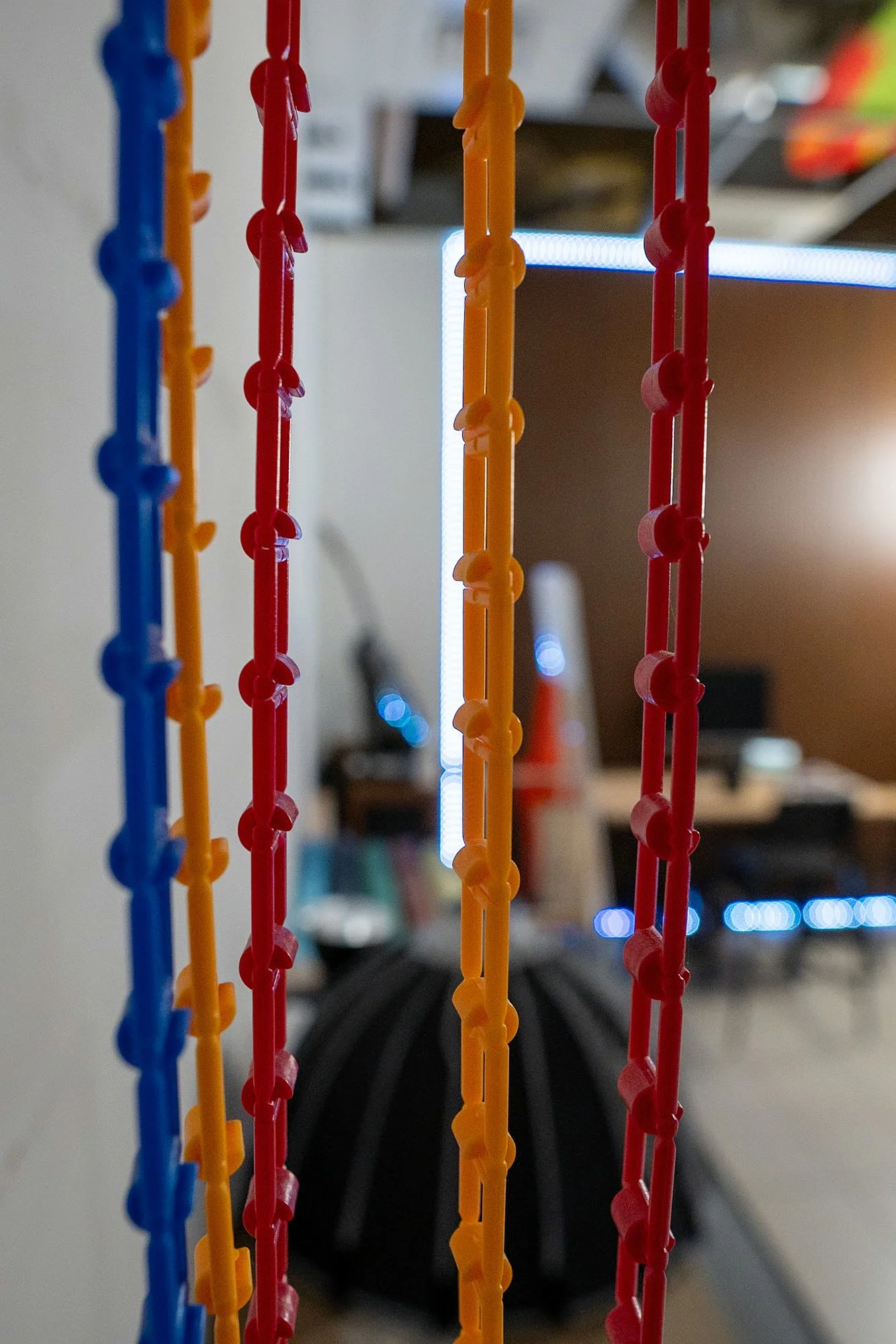 kobe-studio-amsterdam-colour-chains-detail.jpg