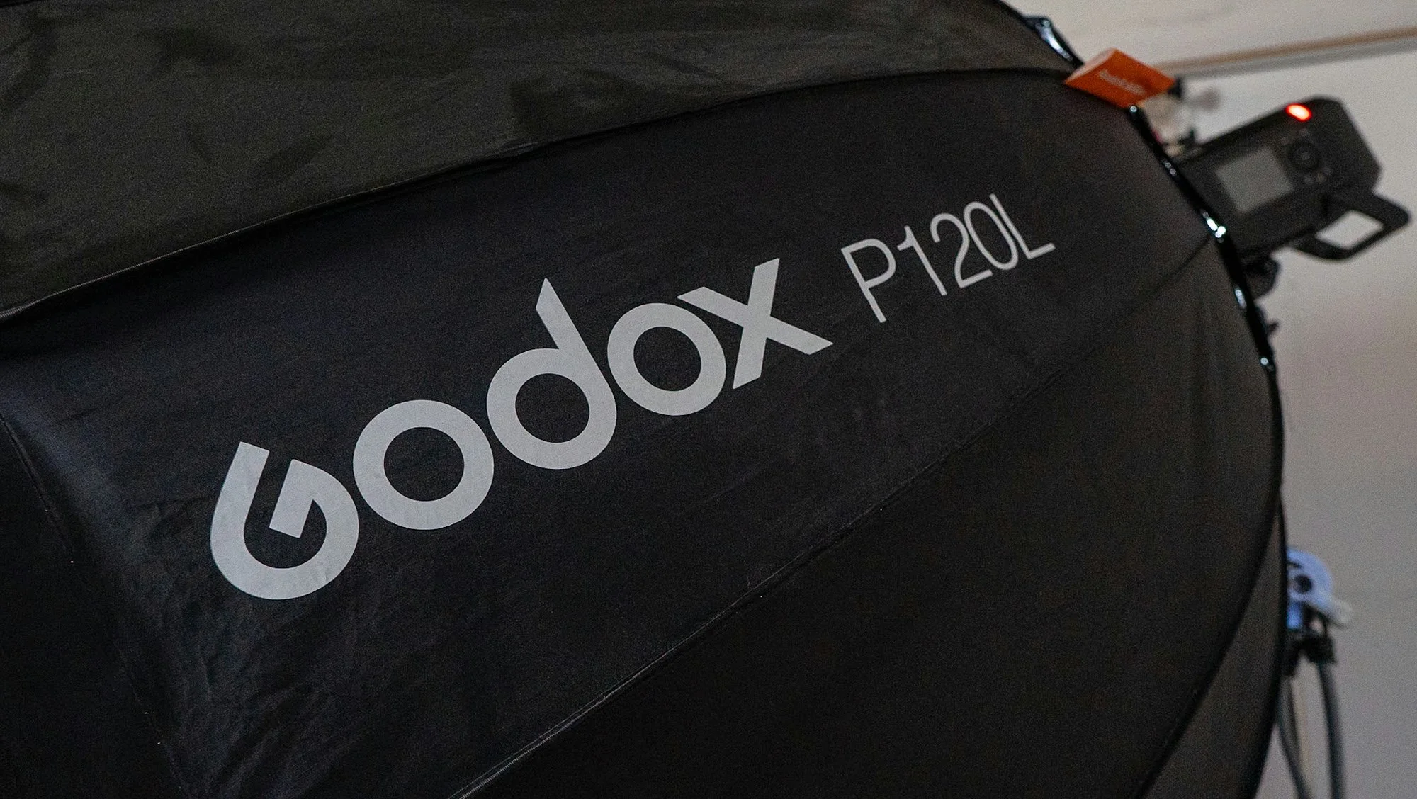 kobe-studio-amsterdam-godox-p120l-parabolic.jpg