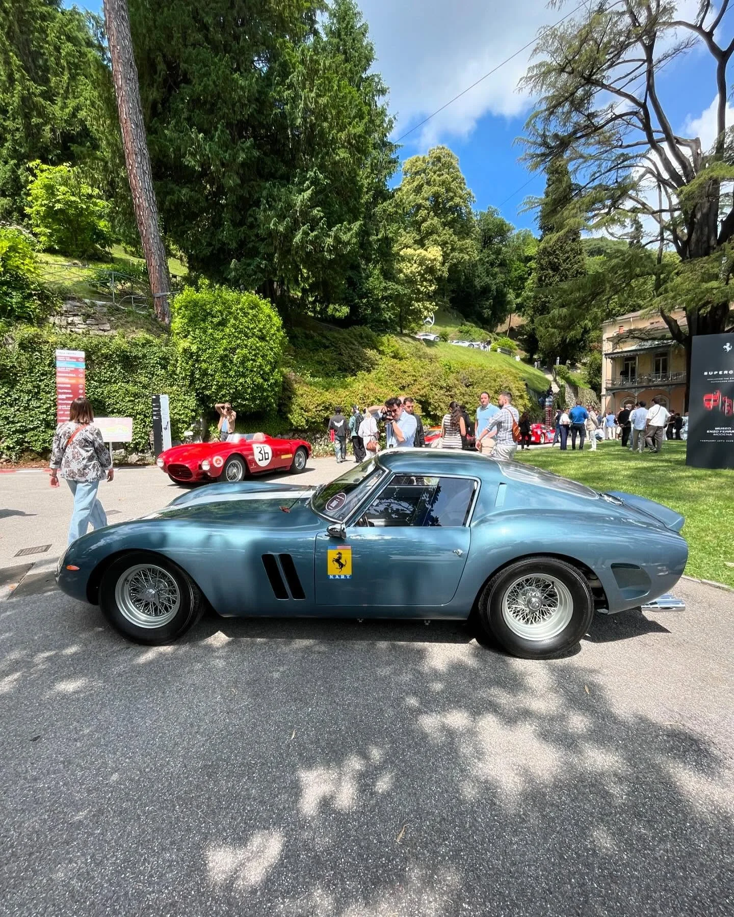 ➖FUORI➖
Some of the Ferraris seen last week @fuoriconcorso on Lake Como shore
-
Quelques Ferrari crois&eacute;es la semaine pass&eacute;e sur les rives du Lac de C&ocirc;me
.
.
.
#ferrari #fuoriconcorso #monacocarauctions #250gto #scuderiaferrarif1