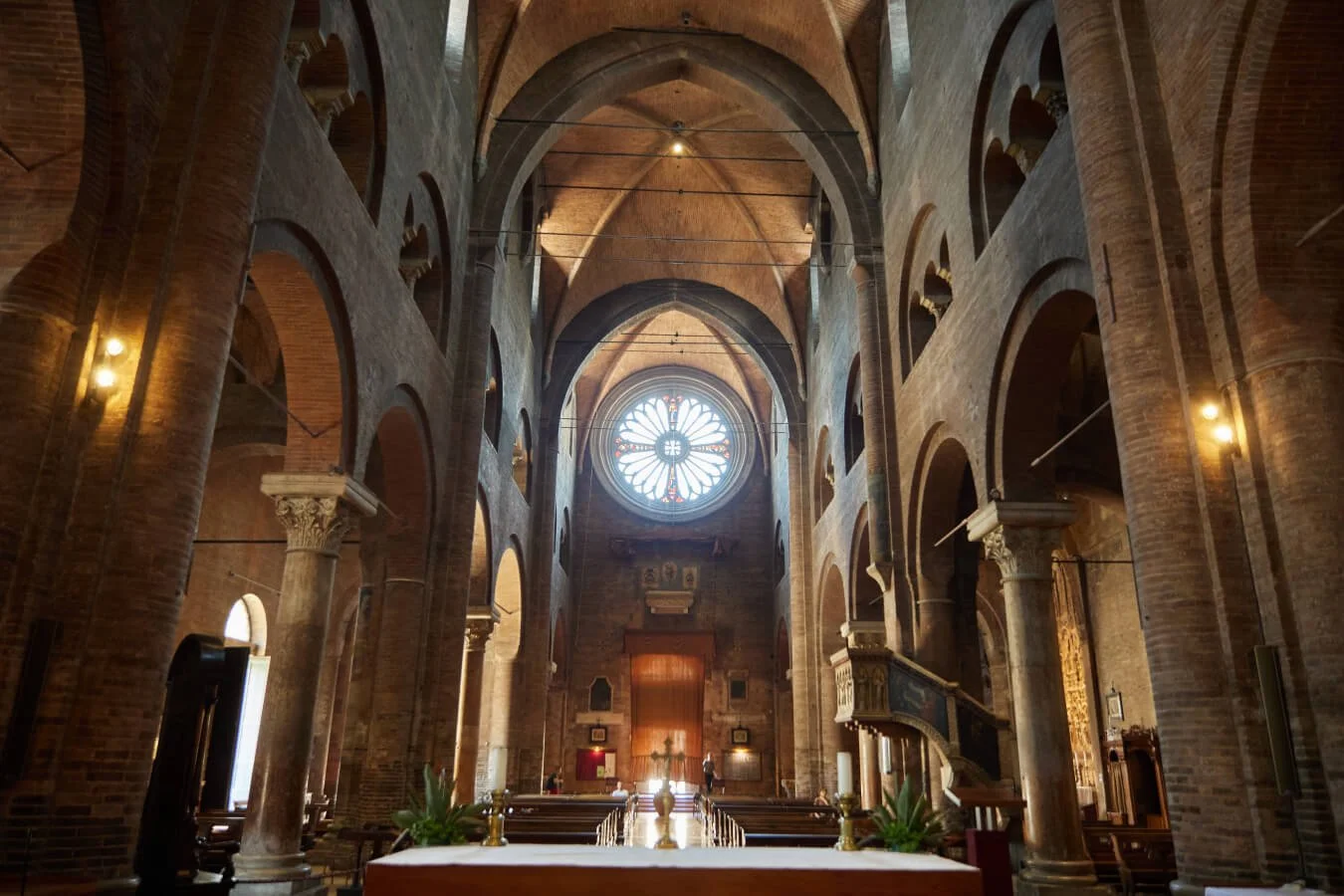 interno-duomo-di-modena.jpg