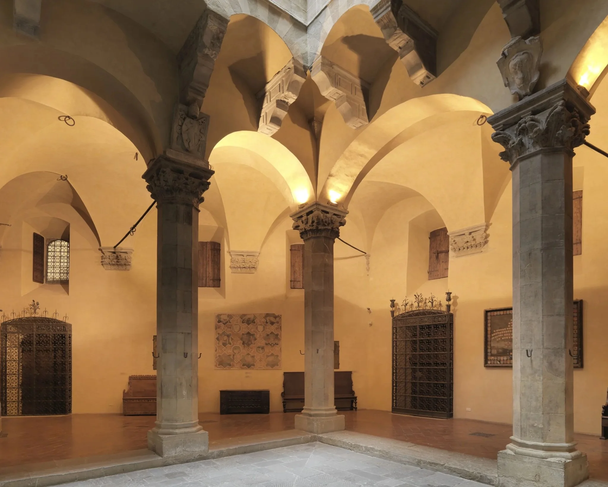 cortile davanzati.jpg