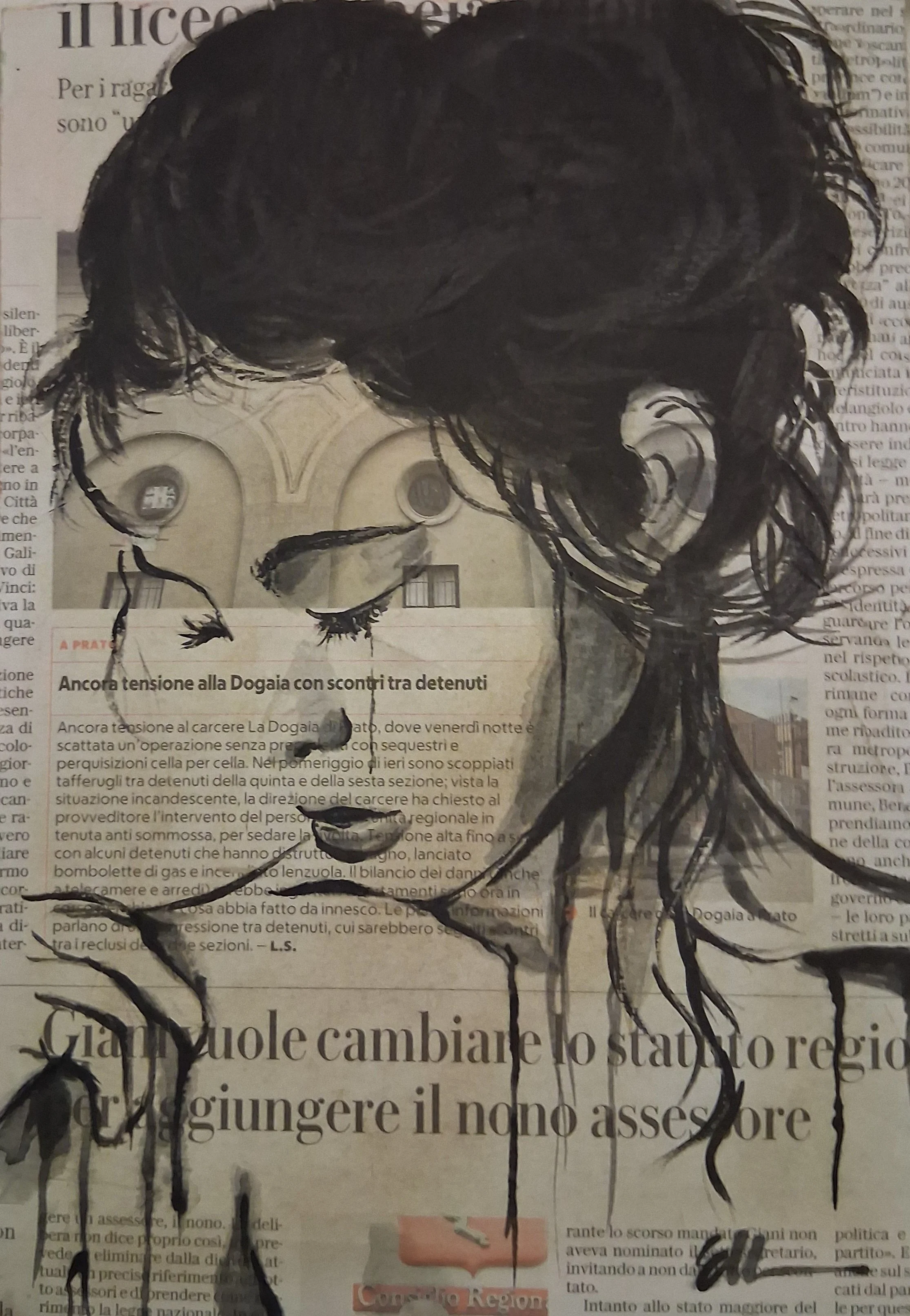 Volto di donna su collage di carta di giornale