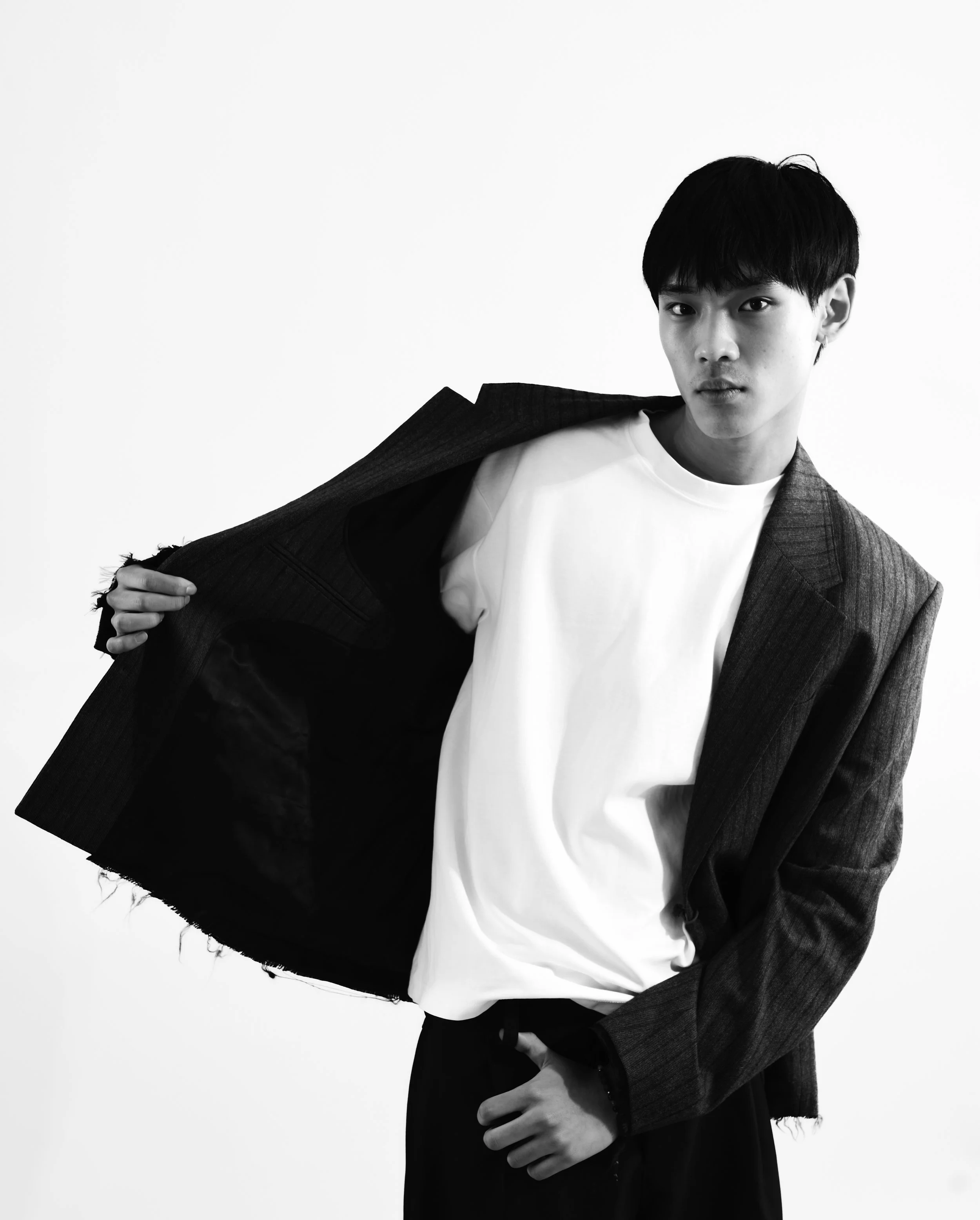 select model - RYAN6475 1.jpg