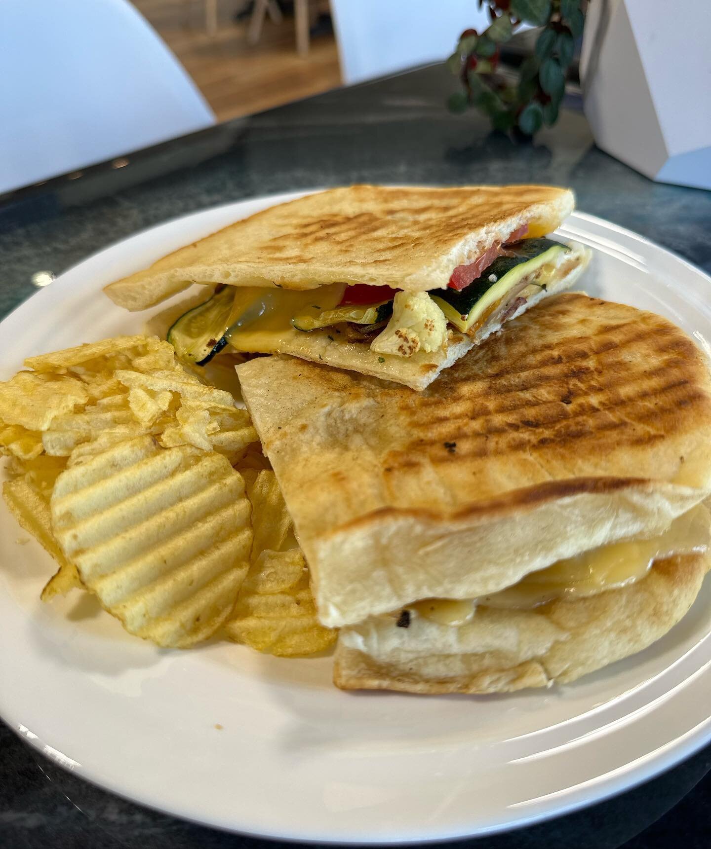 Todays Special:

Roasted Vegetables, Sylvan Star Gouda Cheese, Herb Mayo, all between our in house made Naan! 🤤 🤤 😋 😋 

#veggies #veggiesando #soyummy #freshbakedbread #freshbaked #bakedfromscratch #sylvanlake #lunchdate #sotasty #delicious #spil