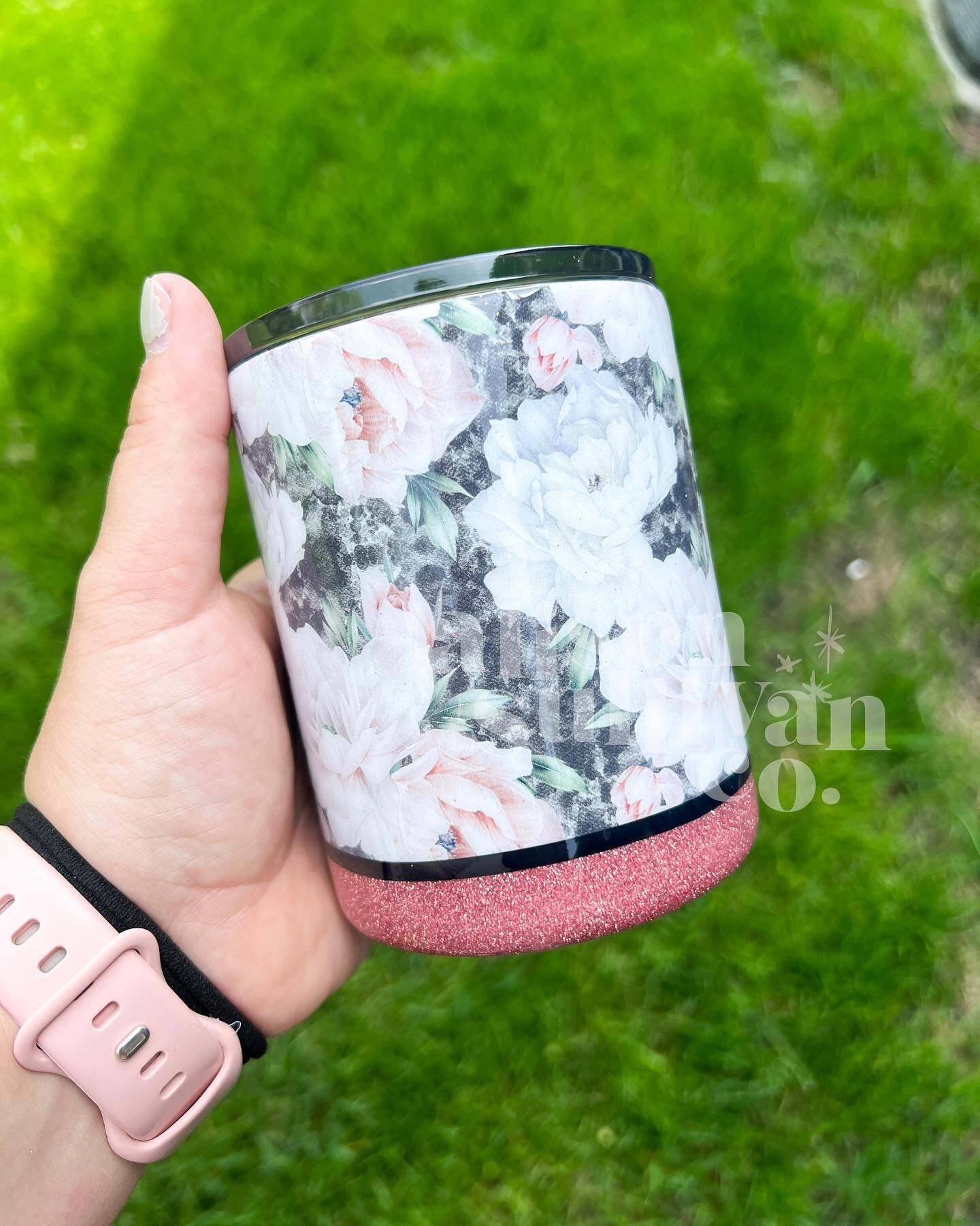 One of our projects from the spring cohort of the Tumbler Maker Accelerator 😍

We had a lot of fun making these (and two others) over our 5 weeks together🥰

10 oz Stubby @crafthaventumblers 

Vinyl from @northeighty 

Rose Gold from @glitterdippeds
