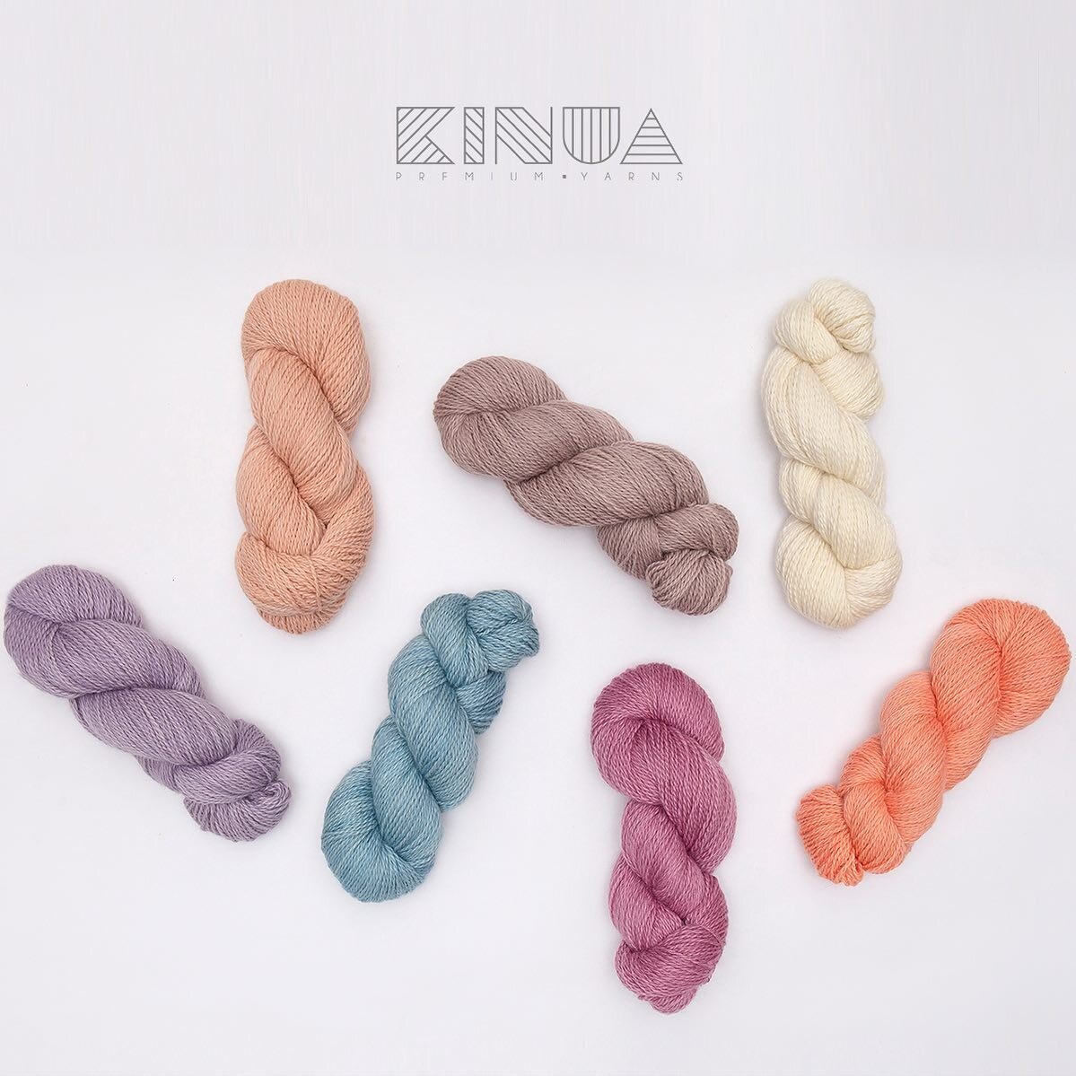 Fibras Premium 🐑🦙☁️te&ntilde;idas naturalmente 🌈🌿🌼🌸

Te presentamos un extracto de nuestra colecci&oacute;n Luxury Blend, una mezcla exclusiva de Kinua de Baby Alpaca Suri con lana Merino Peruana que te encantara 😍

Disponible en grosor DK, Fi