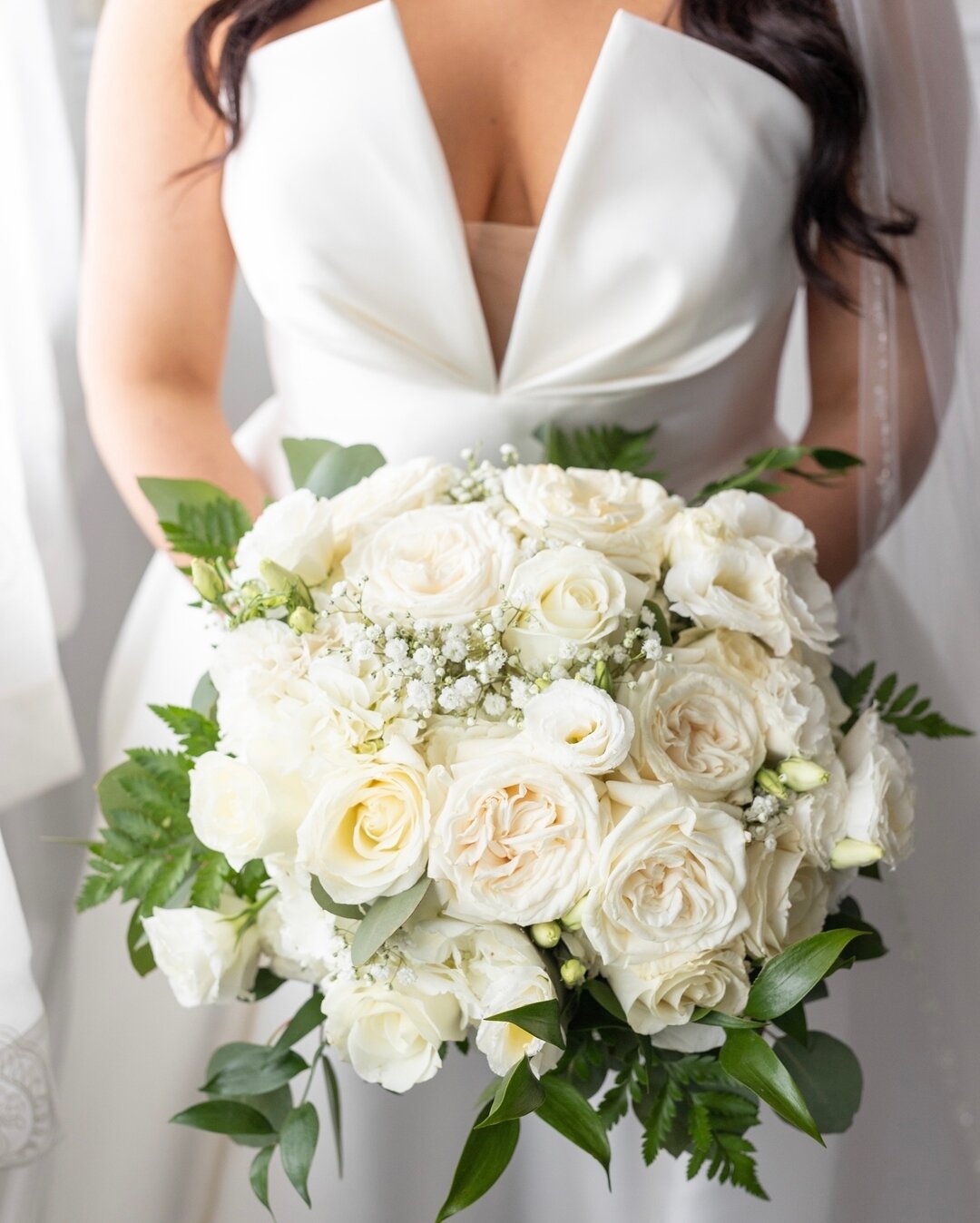 &ldquo;Flowers speak louder than words.&rdquo; 💐🤍

Bride: @kim.mchale
Photography: @silverfoxstudiosny
Venue: @giorgiosbaitinghollow

Want to meet with a floral designer about your upcoming wedding day? To book a consultation submit an inquiry form