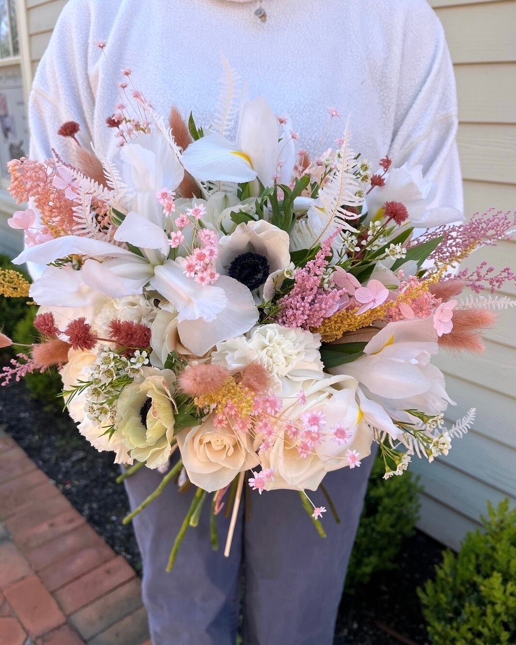 &ldquo;Spring adds new life and new joy to all that is.&rdquo; 💐
Happy Easter from all of us at With All My Heart Floral!

Want to meet with a floral designer about your upcoming wedding day? To book a consultation submit an inquiry form on our webs