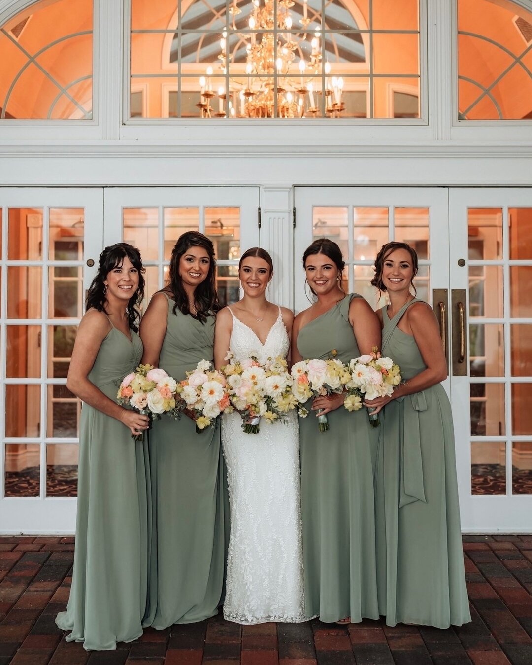 Reminiscing on Liz &amp; Chirag&rsquo;s stunning whimsical arrangements for their wedding day this past September. 
We are so excited for dahlia season to return! 💐

Photography: @jeanettejoyphoto
Venue: @eastwindlongisland

Want to meet with a flor