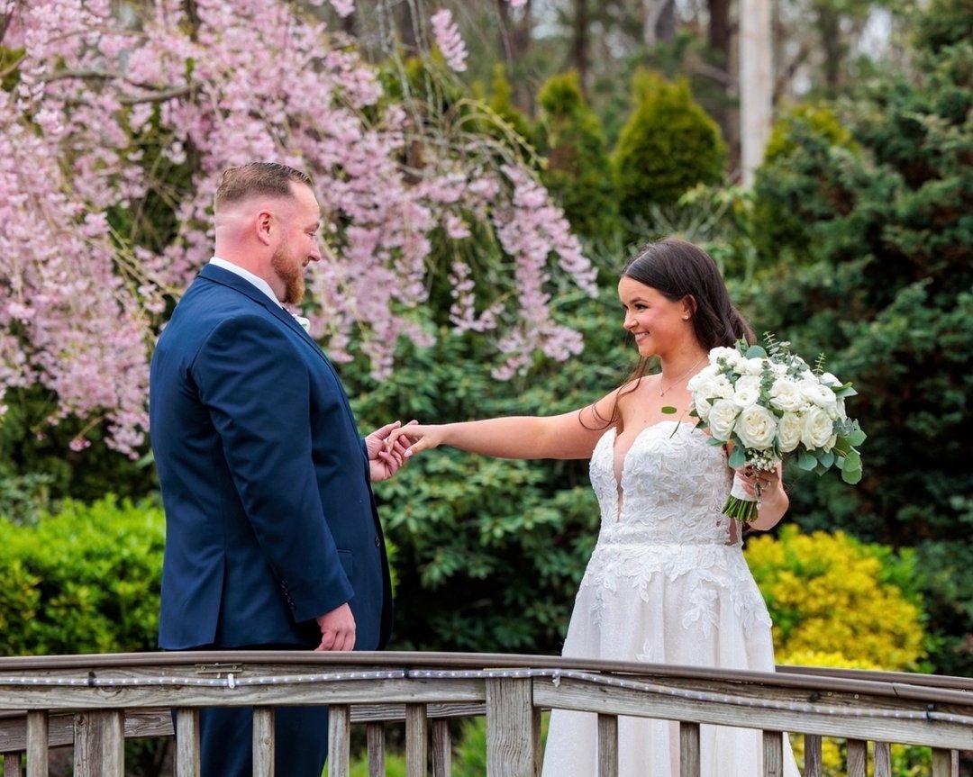 Love's journey begins with a single glance&hellip; Congratulations Kelly &amp; Michael! 💐

Bride: @kellldouglas
Photographer: @ada.studio
Venue: @eastwindlongisland

Want to meet with a floral designer about your upcoming wedding day? To book a cons