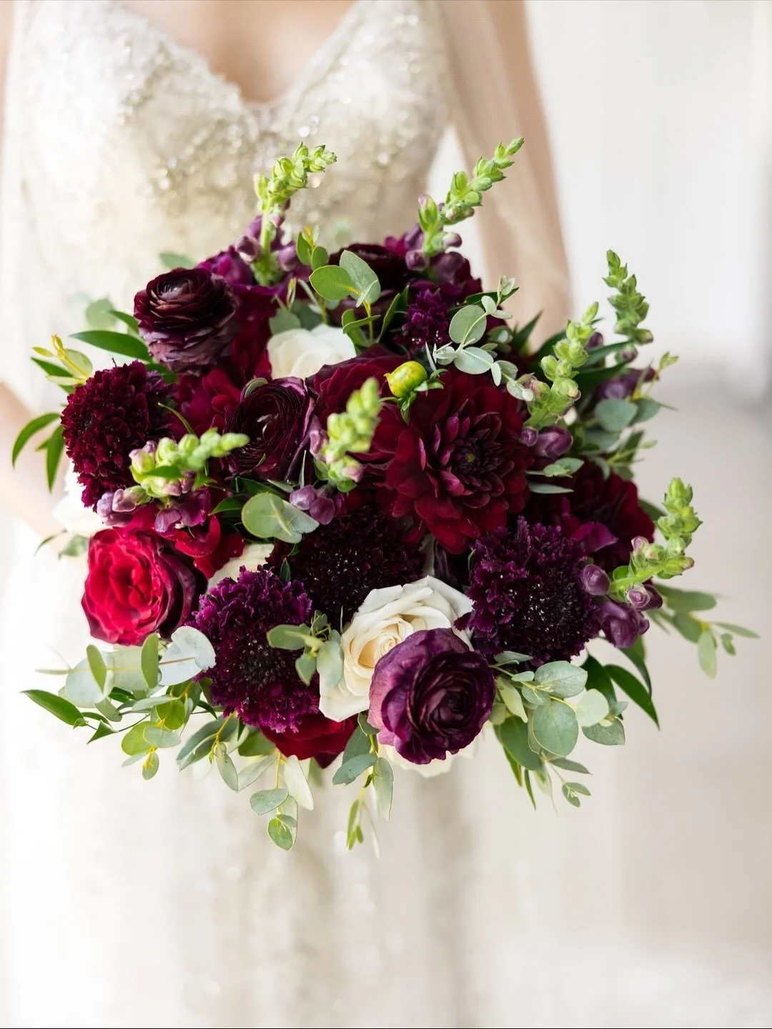For Ashley &amp; Justin, a palette of burgundy, deep purple, and ivory brought warmth and richness to their beautiful wedding day. It was a pleasure bringing their floral vision to life! 
⠀⠀⠀⠀⠀⠀⠀⠀⠀
Photos: @ashephotography 
Venue: @watermillcaterers
