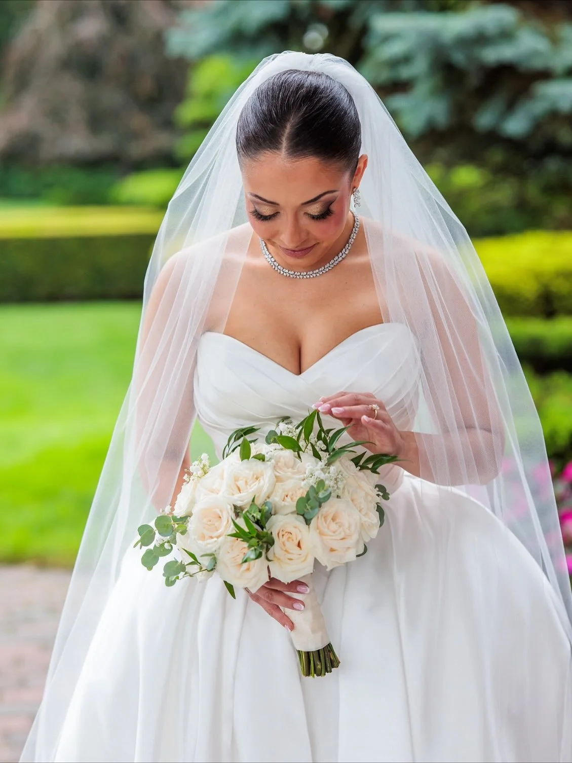 Samantha &amp; Kevin&rsquo;s vineyard wedding was all timeless romance &mdash; classic ivory blooms, delicate babies breath, lush greenery, and an abundance of candlelight casting the softest glow. An elegant day for the sweetest couple.
⠀⠀⠀⠀⠀⠀⠀⠀⠀
Ve