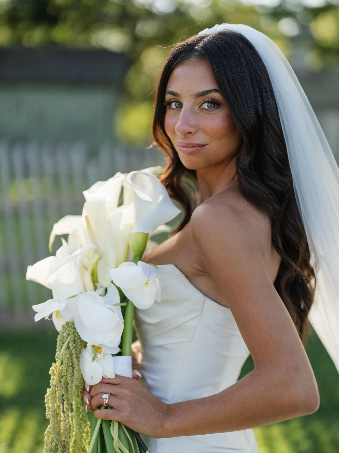 Pt. 1 Isabella &amp; Michael&rsquo;s wedding day &ndash; Personal Flowers
⠀⠀⠀⠀⠀⠀⠀⠀⠀
Isabella carried a striking presentation-style bouquet featuring large cut Calla Lilies, Anthurium, cascading Amaranthus, and Phalaenopsis Orchids &mdash; a modern, s