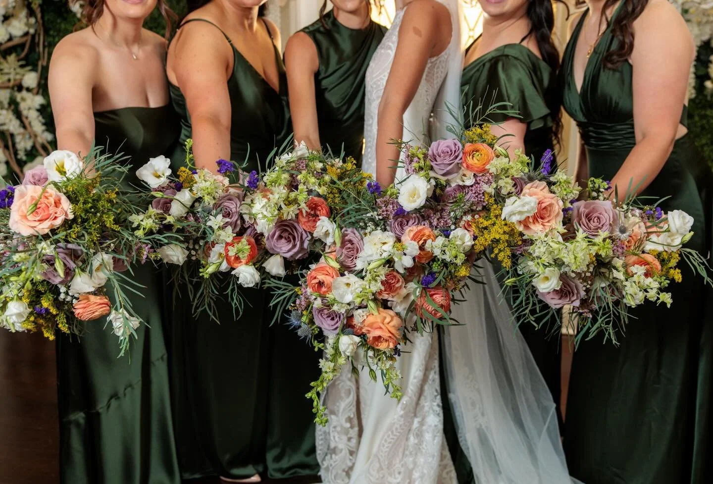 First post of 2026, and we&rsquo;re starting with texture 🌿
Kierstin &amp; Jack leaned into layered blooms, soft movement, and a touch of whimsy for their florals - we were so happy to bring it all to life! 
⠀⠀⠀⠀⠀⠀⠀⠀⠀
Bride: @kierstindawnmcgill
Phot