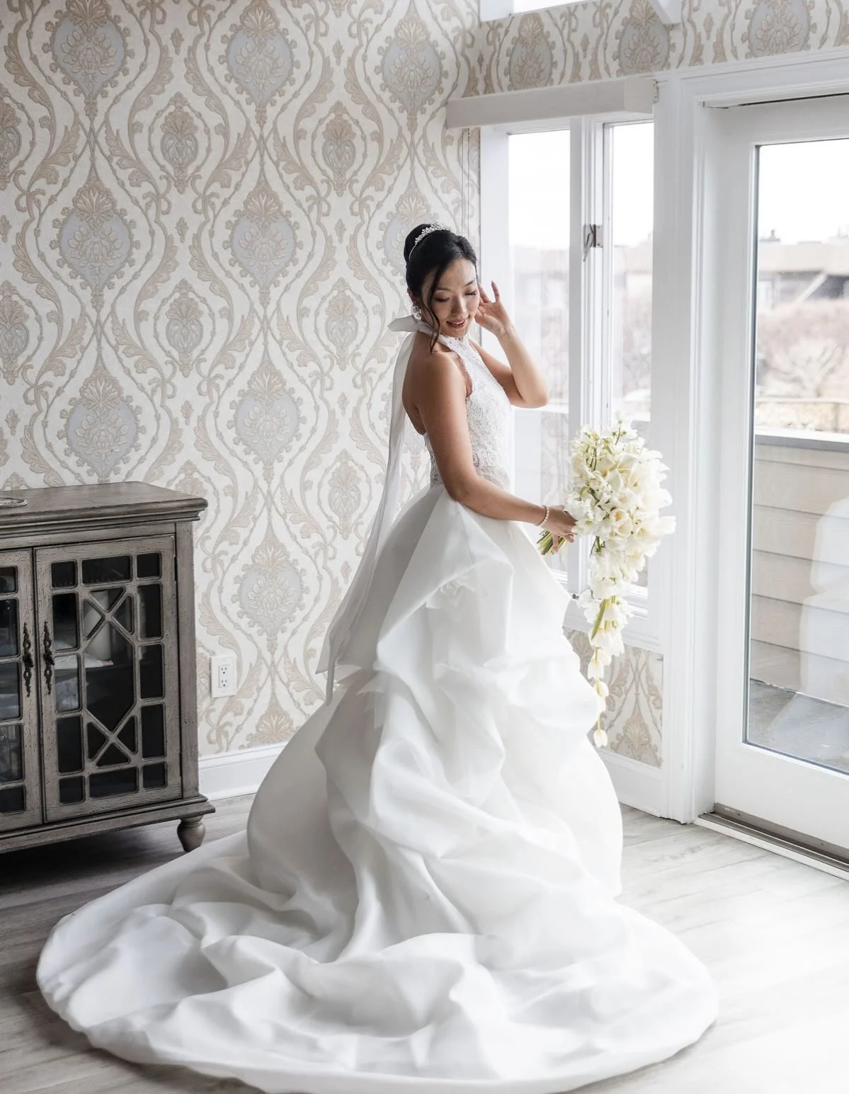 Part 1 of Victoria &amp; Nicholas&rsquo; April wedding day 🕊️
A closer look at her dreamy bridal bouquet with the cascading tulips making the sweetest statement.

Bride: @vickeykim 
Floral Design: @withallmyheartfloral 
Photography: @lifeartphotogra