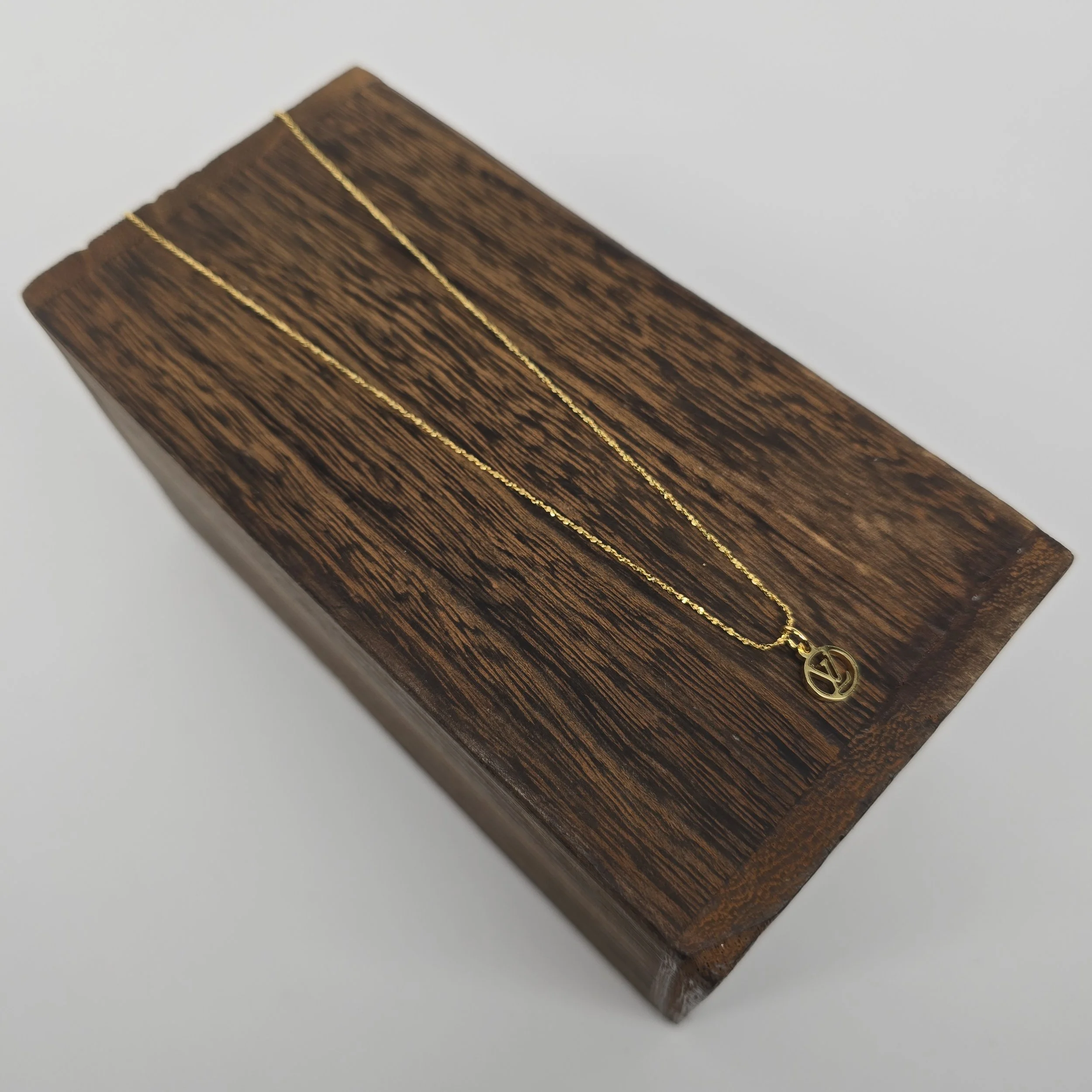 Petite LV Tag
